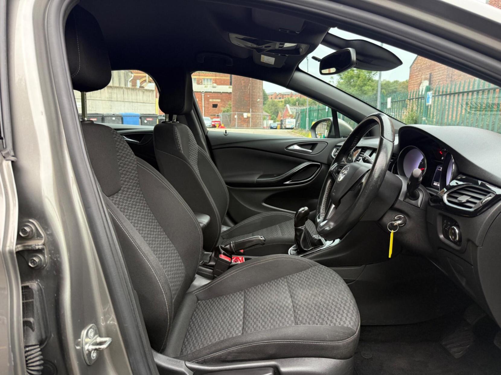 Vauxhall Astra 1.4i Turbo SRi Euro 6 5dr