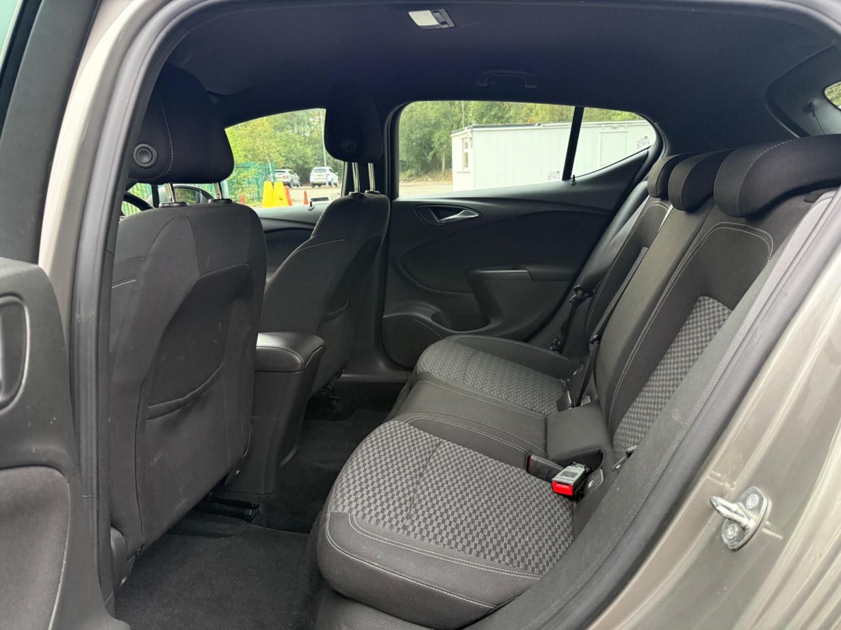 Vauxhall Astra 1.4i Turbo SRi Euro 6 5dr