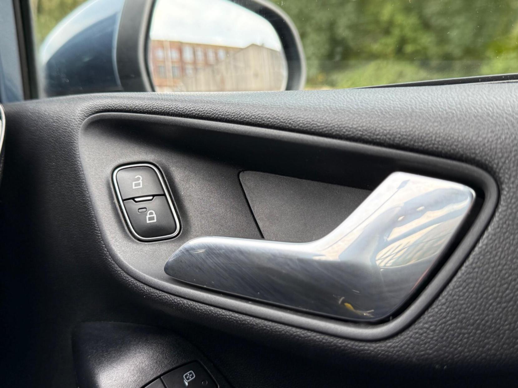 Ford Fiesta 1.0T EcoBoost ST-Line X Euro 6 (s/s) 3dr