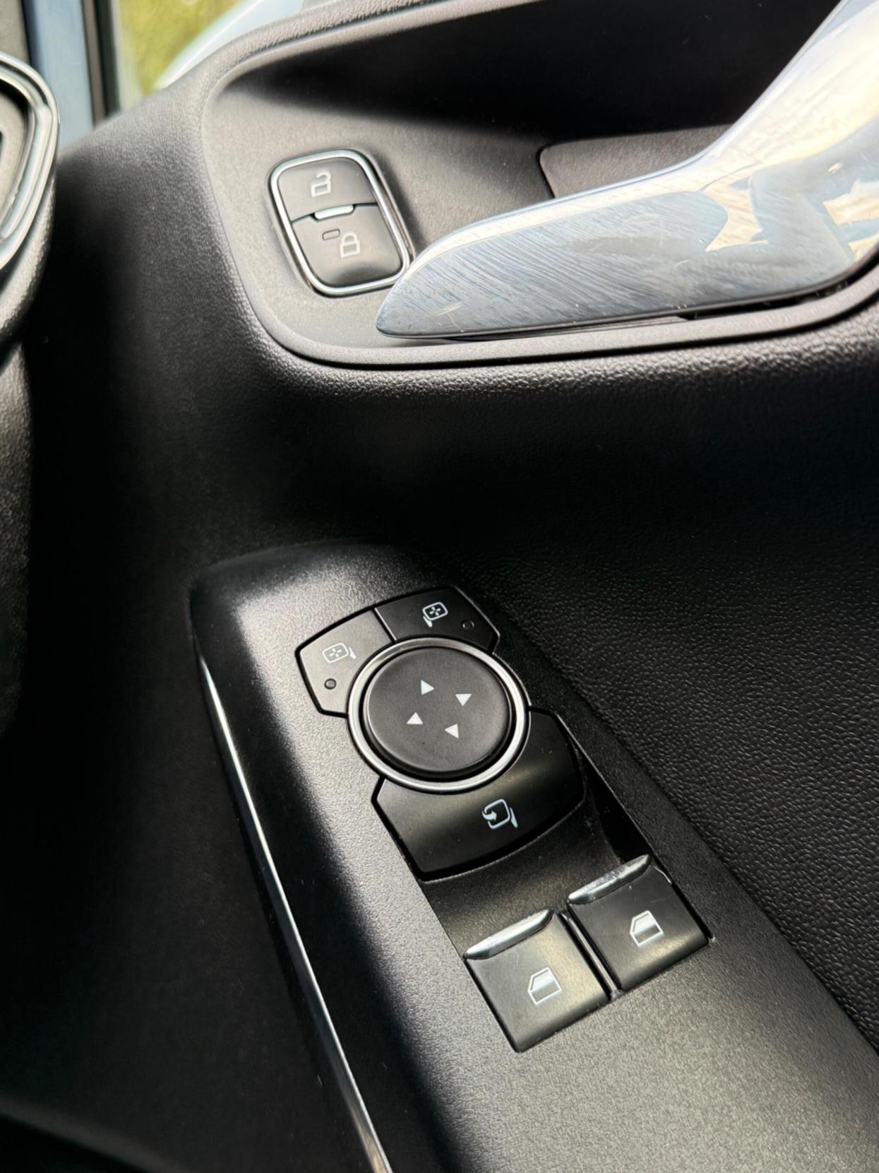 Ford Fiesta 1.0T EcoBoost ST-Line X Euro 6 (s/s) 3dr