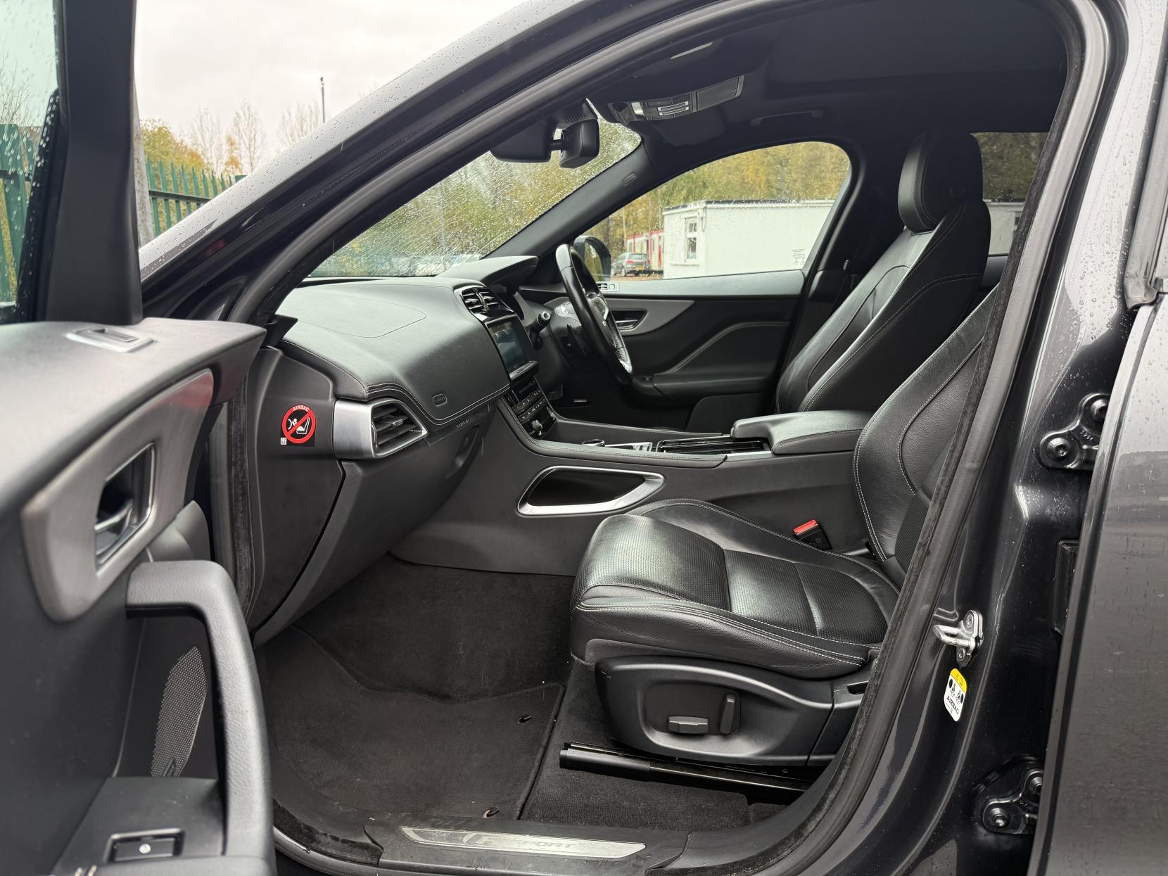 Jaguar F-PACE 2.0 D180 R-Sport SUV 5dr Diesel Auto AWD Euro 6 (s/s) (180 ps)