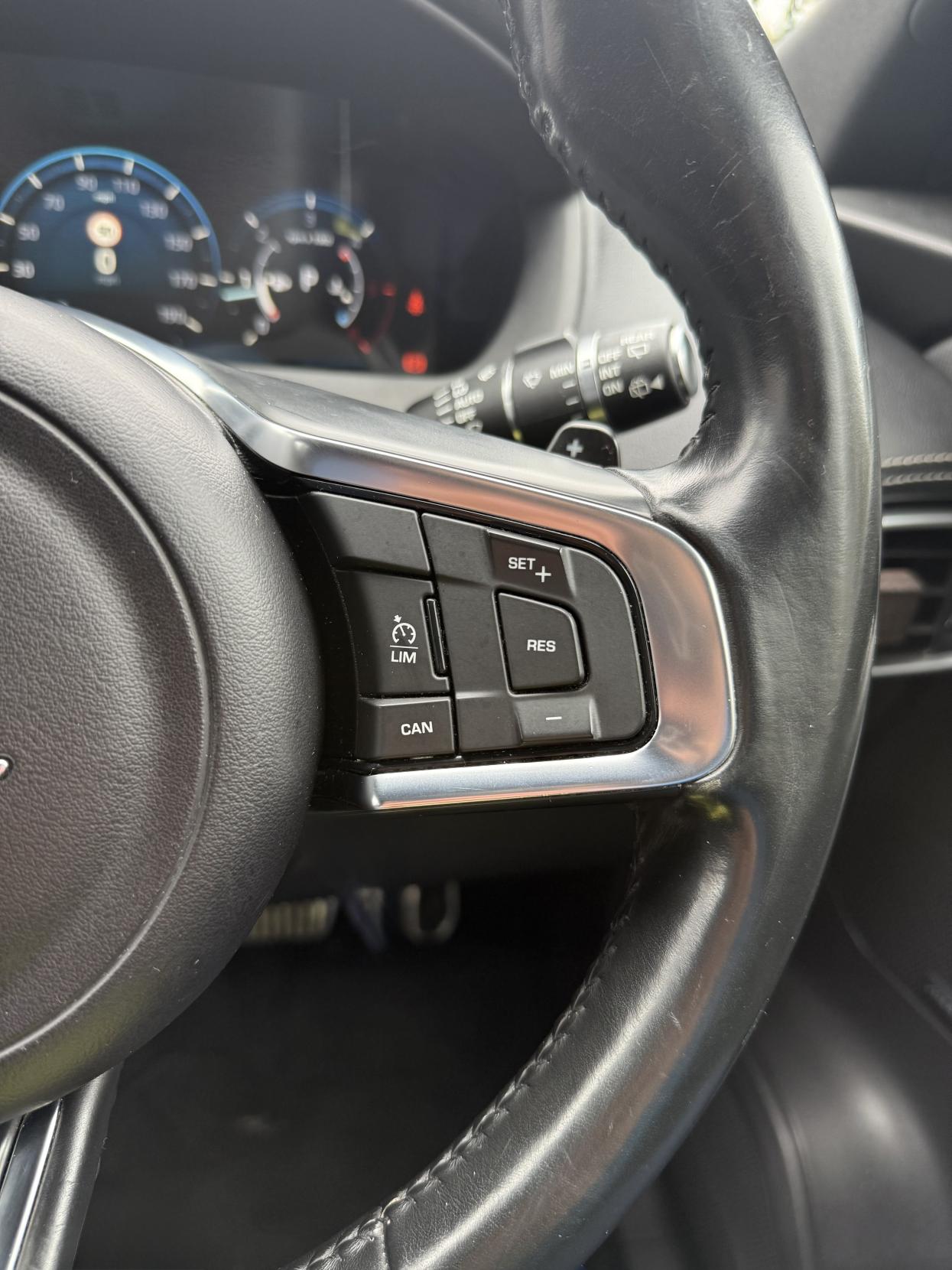 Jaguar F-PACE 2.0 D180 R-Sport SUV 5dr Diesel Auto AWD Euro 6 (s/s) (180 ps)