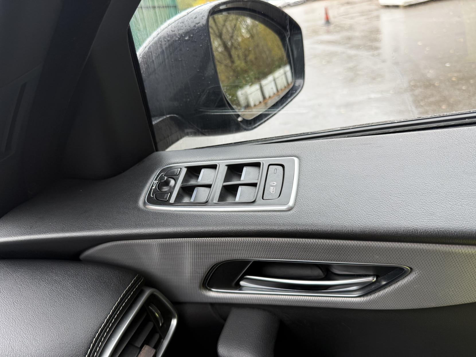 Jaguar F-PACE 2.0 D180 R-Sport SUV 5dr Diesel Auto AWD Euro 6 (s/s) (180 ps)