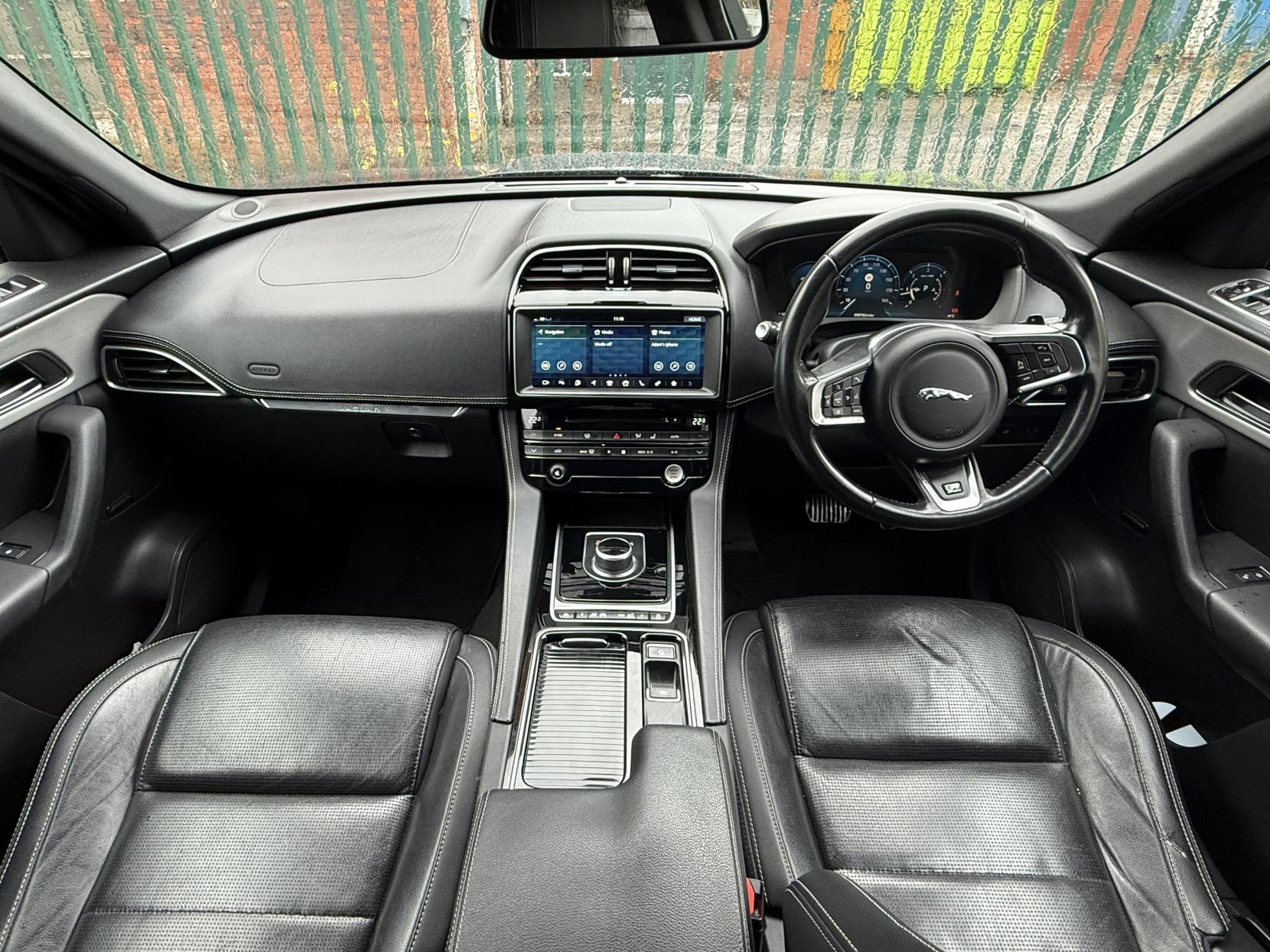 Jaguar F-PACE 2.0 D180 R-Sport SUV 5dr Diesel Auto AWD Euro 6 (s/s) (180 ps)