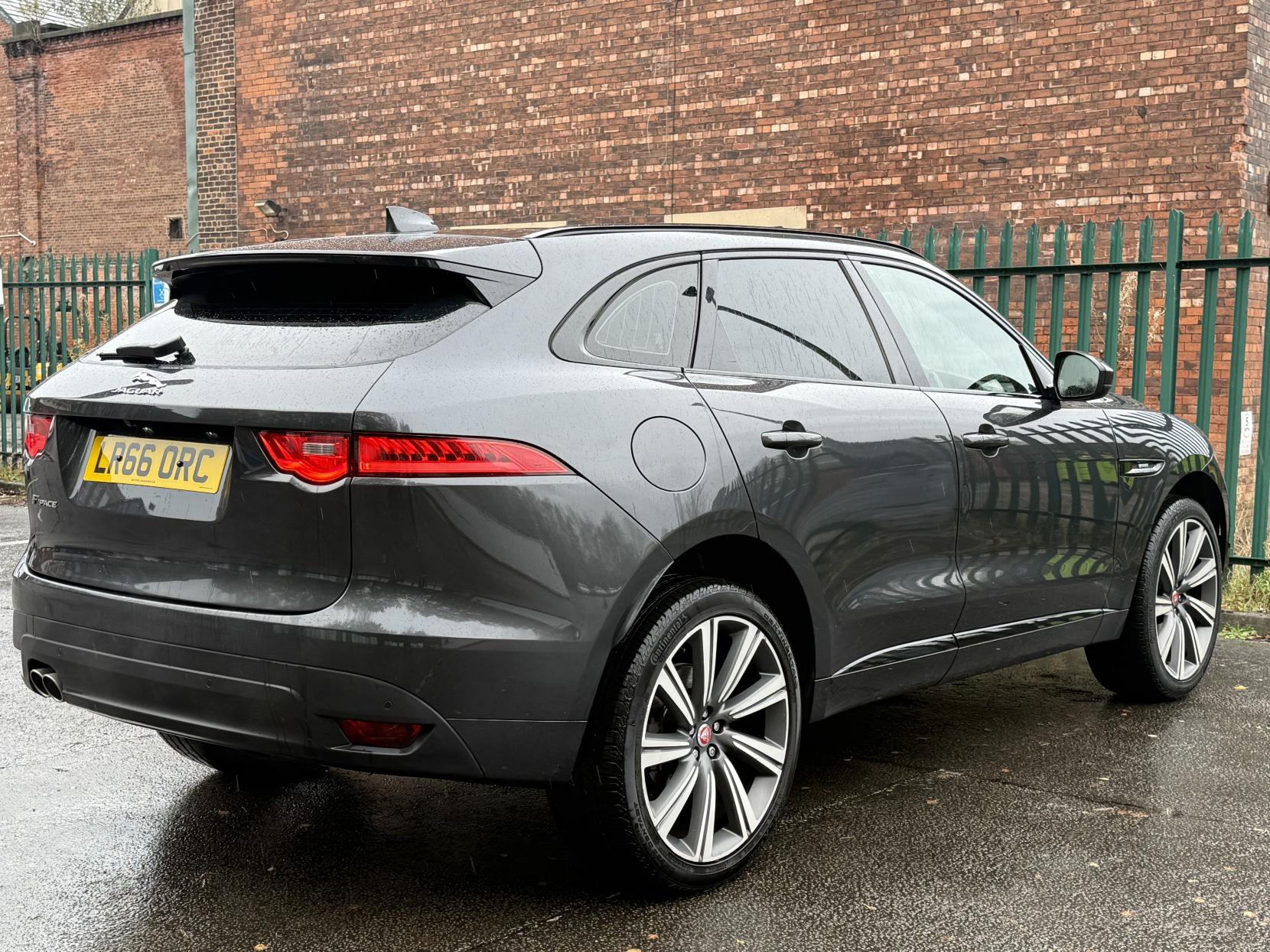 Jaguar F-PACE 2.0 D180 R-Sport SUV 5dr Diesel Auto AWD Euro 6 (s/s) (180 ps)