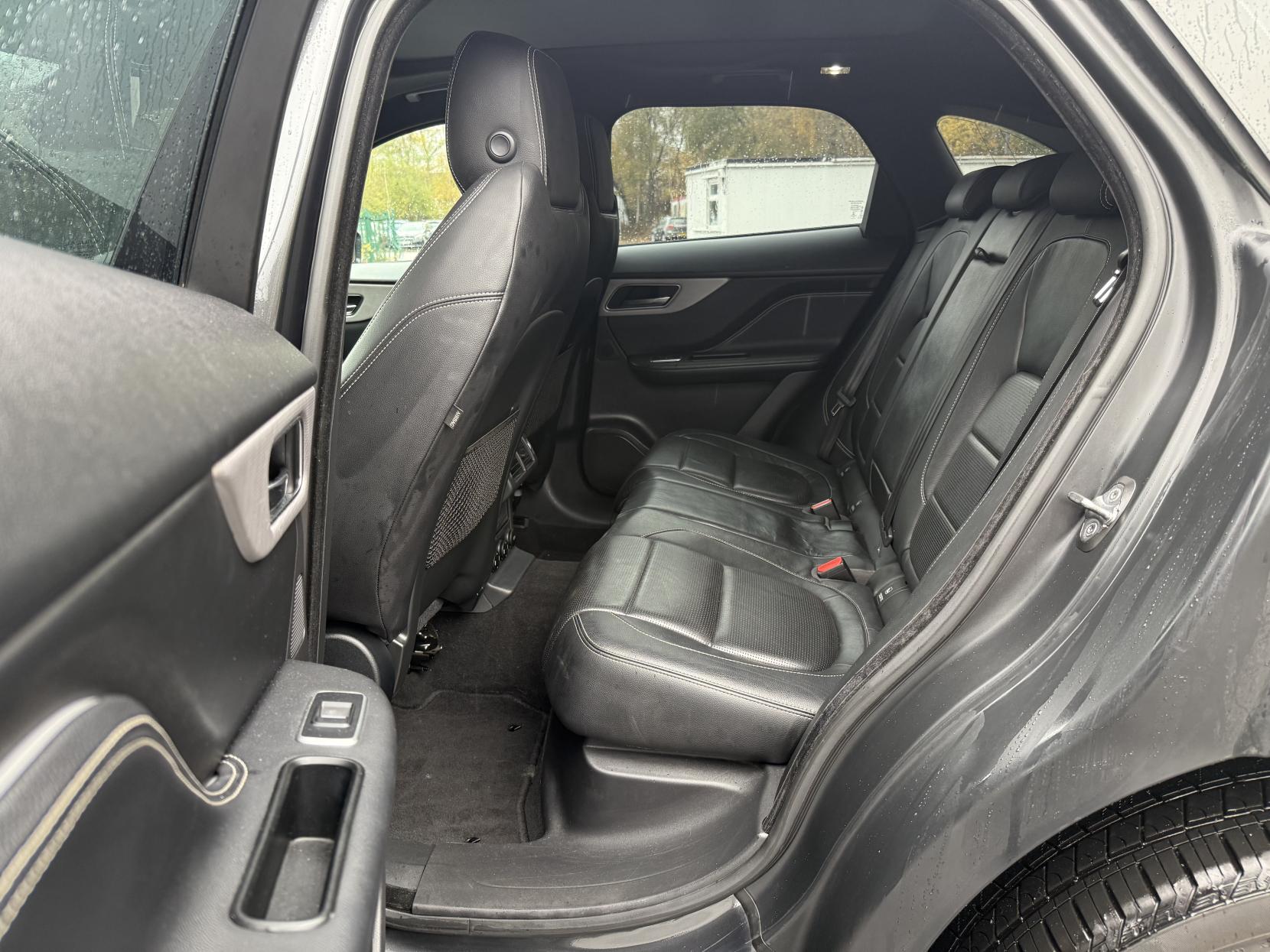 Jaguar F-PACE 2.0 D180 R-Sport SUV 5dr Diesel Auto AWD Euro 6 (s/s) (180 ps)