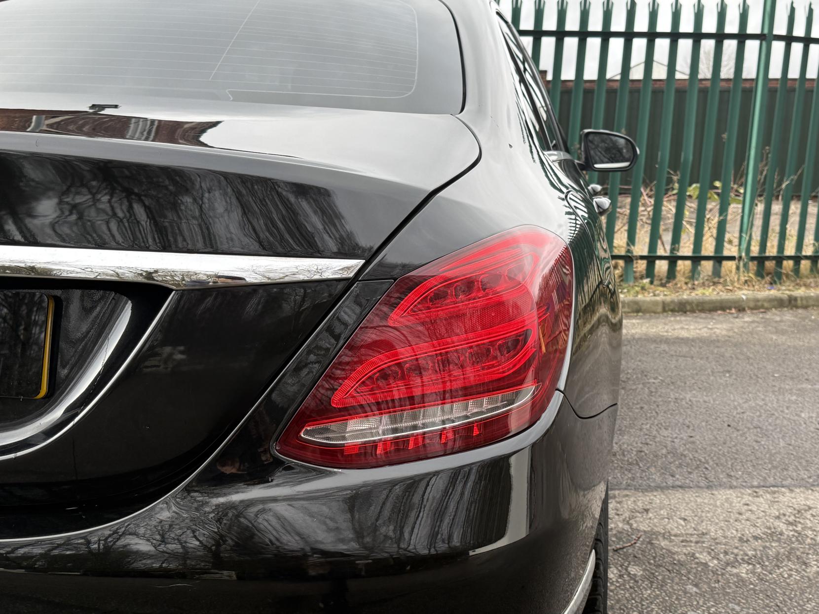 Mercedes-Benz C Class 2.1 C250 BlueTEC Sport Saloon 4dr Diesel G-Tronic+ Euro 6 (s/s) (204 ps)