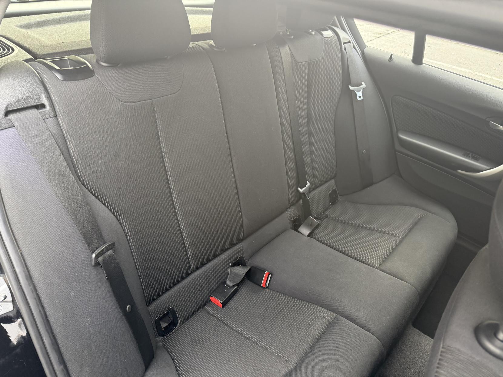 BMW 1 Series 1.6 116i SE Hatchback 5dr Petrol Manual Euro 5 (s/s) (136 ps)