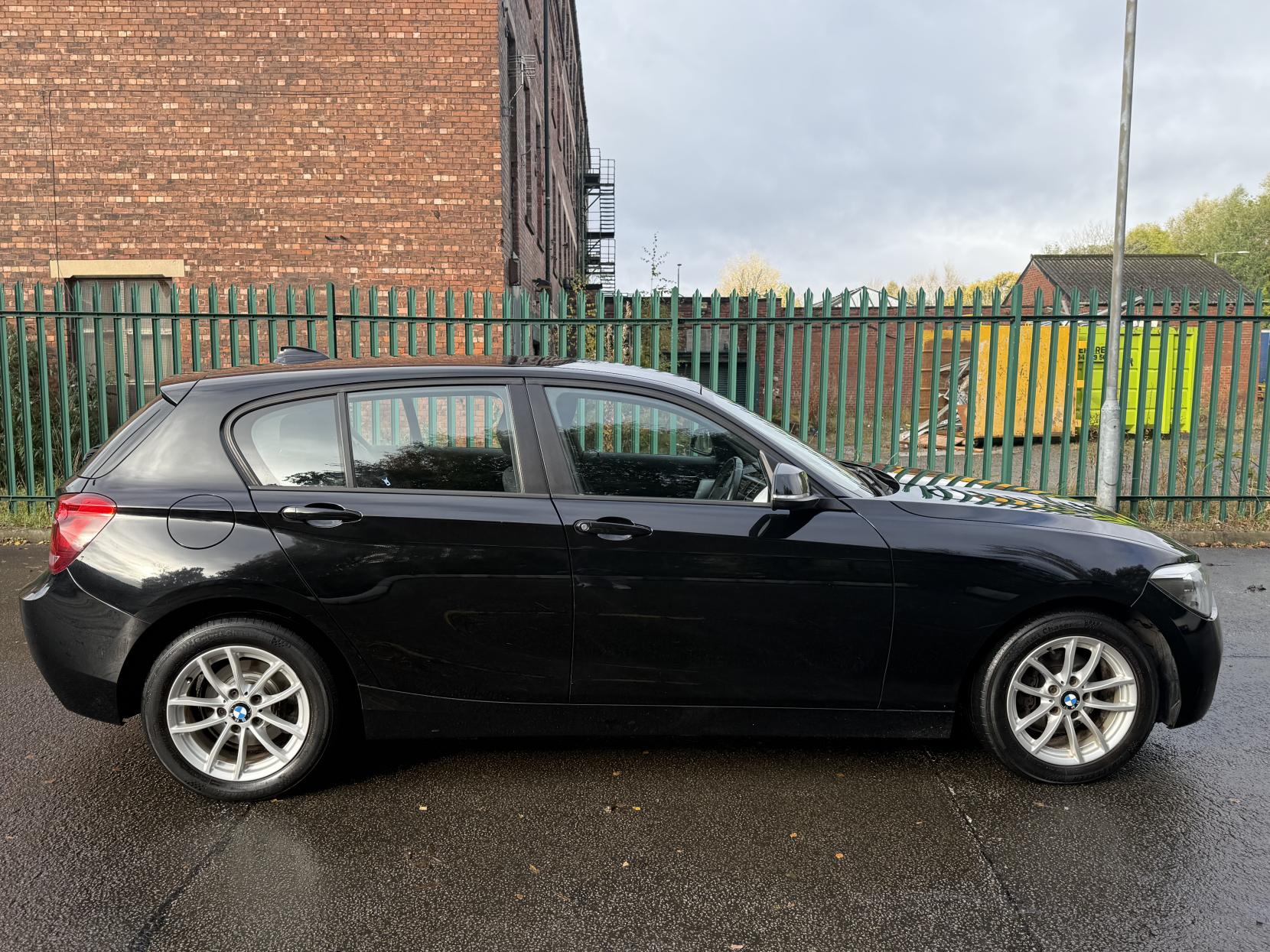 BMW 1 Series 1.6 116i SE Hatchback 5dr Petrol Manual Euro 5 (s/s) (136 ps)