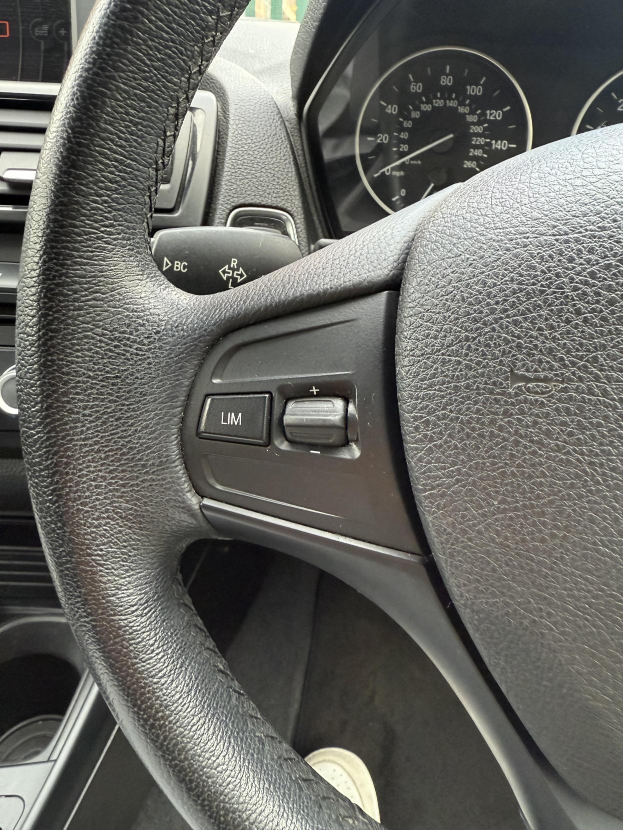 BMW 1 Series 1.6 116i SE Hatchback 5dr Petrol Manual Euro 5 (s/s) (136 ps)