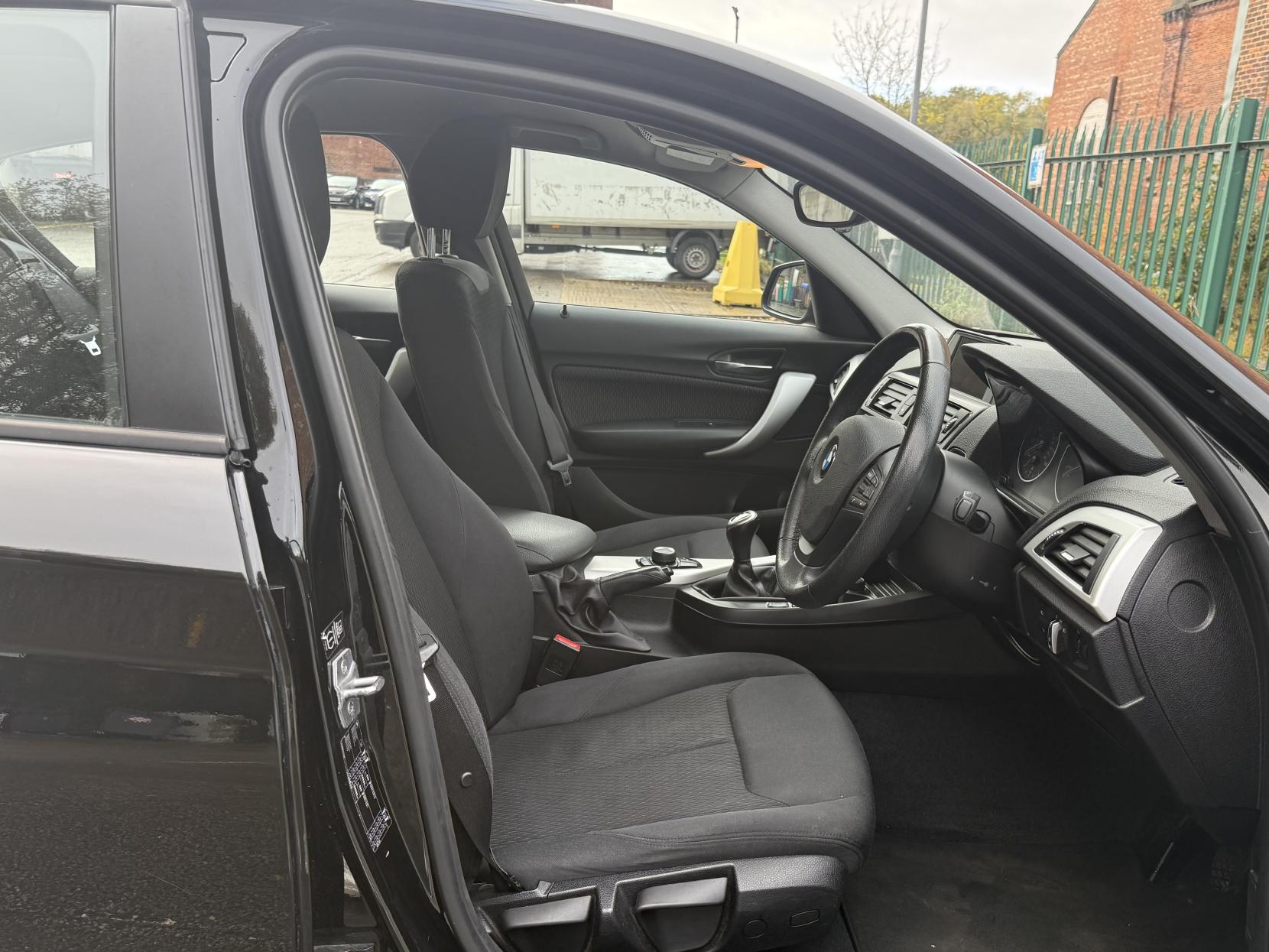 BMW 1 Series 1.6 116i SE Hatchback 5dr Petrol Manual Euro 5 (s/s) (136 ps)