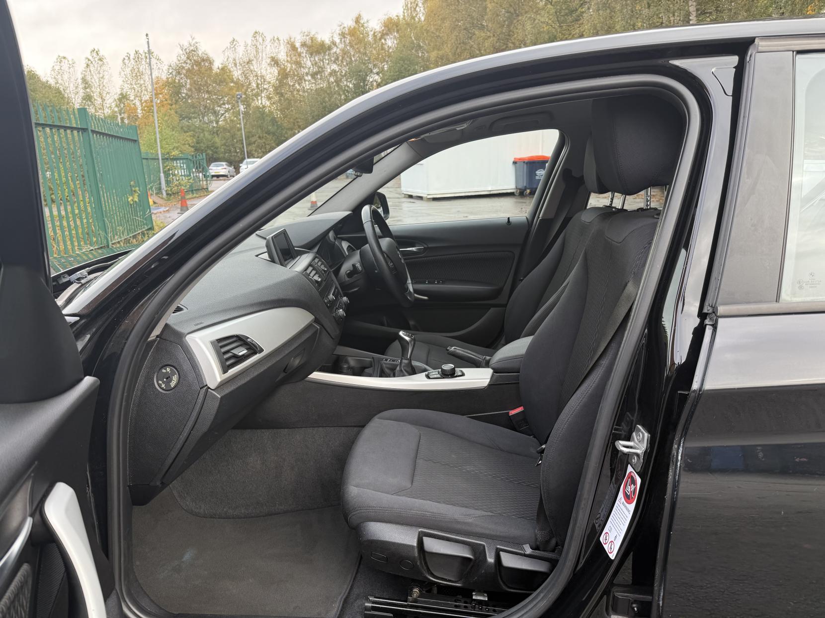 BMW 1 Series 1.6 116i SE Hatchback 5dr Petrol Manual Euro 5 (s/s) (136 ps)