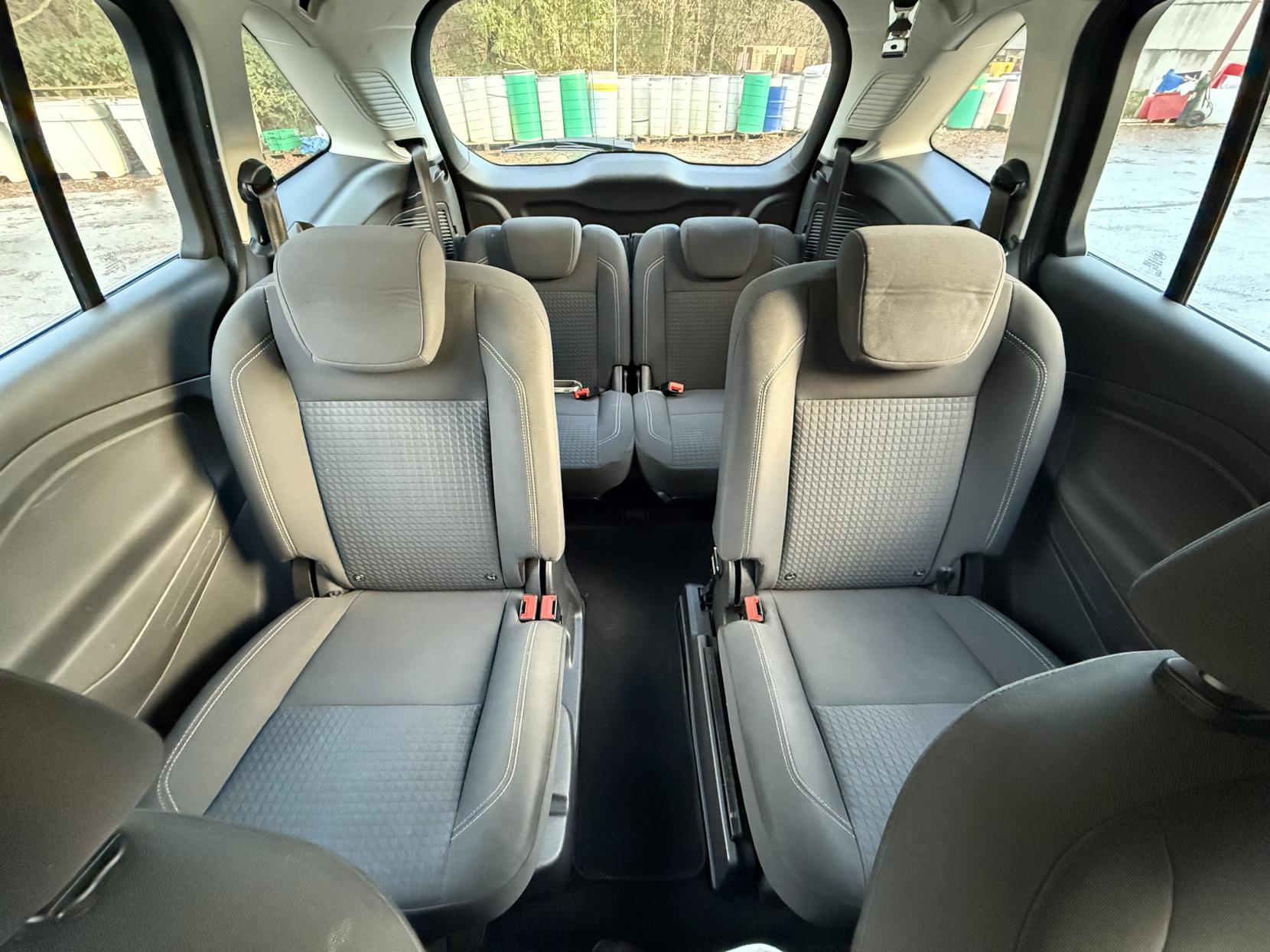 Ford Grand C-Max 1.5 TDCi Zetec MPV 5dr Diesel Powershift Euro 6 (s/s) (120 ps)