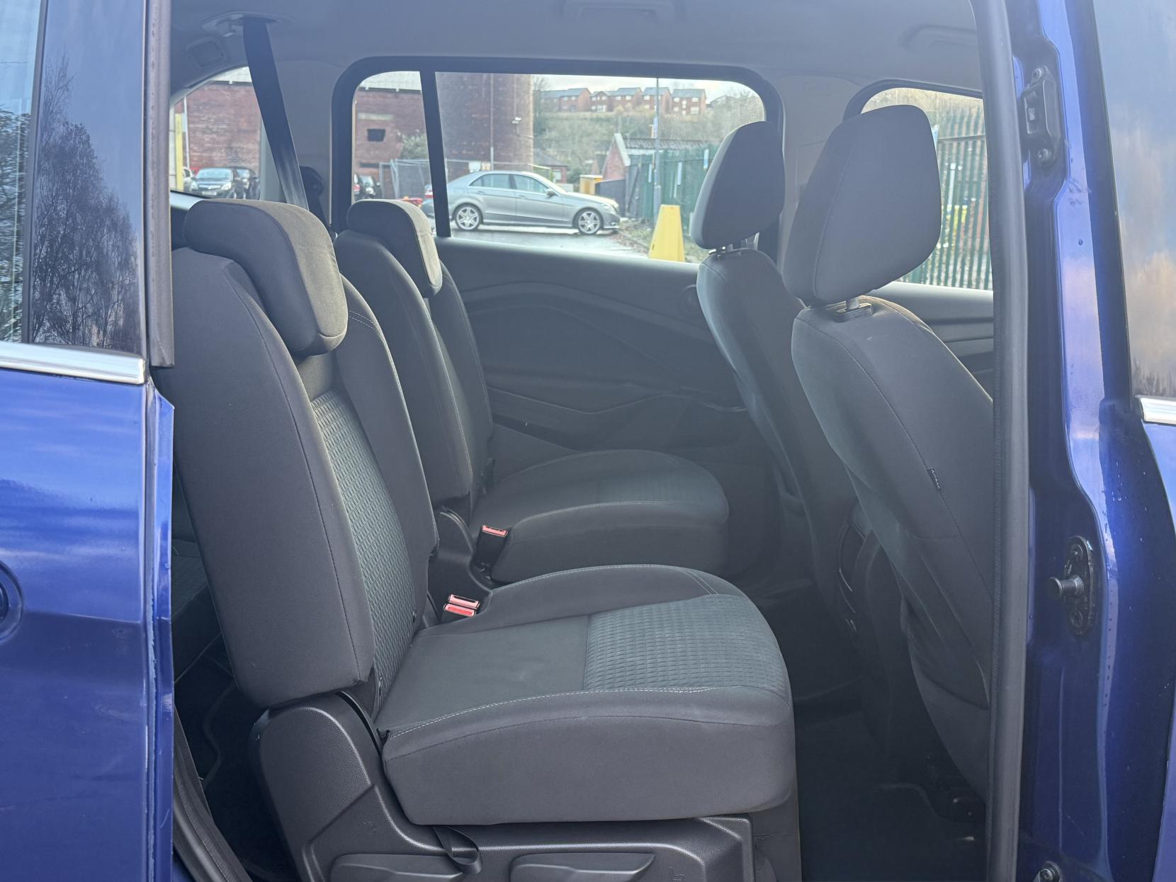 Ford Grand C-Max 1.5 TDCi Zetec MPV 5dr Diesel Powershift Euro 6 (s/s) (120 ps)