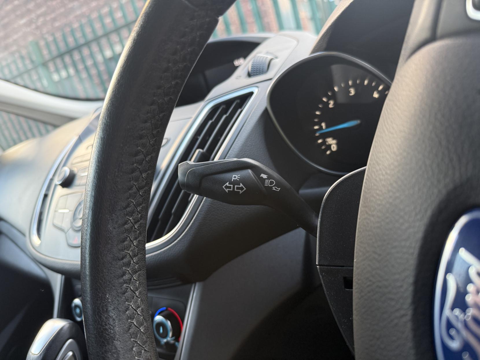 Ford Grand C-Max 1.5 TDCi Zetec MPV 5dr Diesel Powershift Euro 6 (s/s) (120 ps)