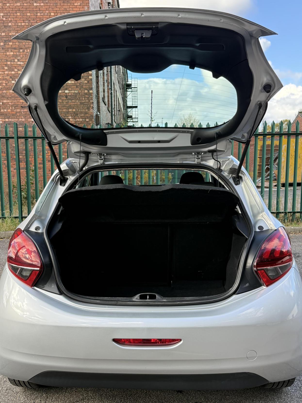 Peugeot 208 1.6 BlueHDi Active Hatchback 5dr Diesel Manual Euro 6 (75 ps)