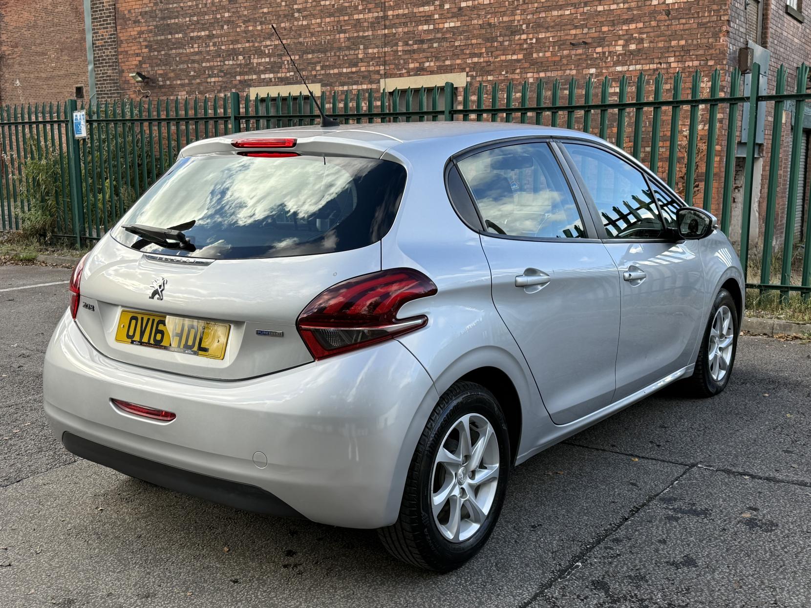 Peugeot 208 1.6 BlueHDi Active Hatchback 5dr Diesel Manual Euro 6 (75 ps)