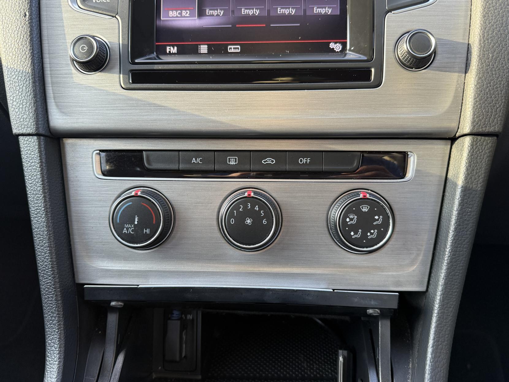 Volkswagen Golf 1.6 TDI BlueMotion Tech SE Hatchback 5dr Diesel DSG Euro 5 (s/s) (105 ps)