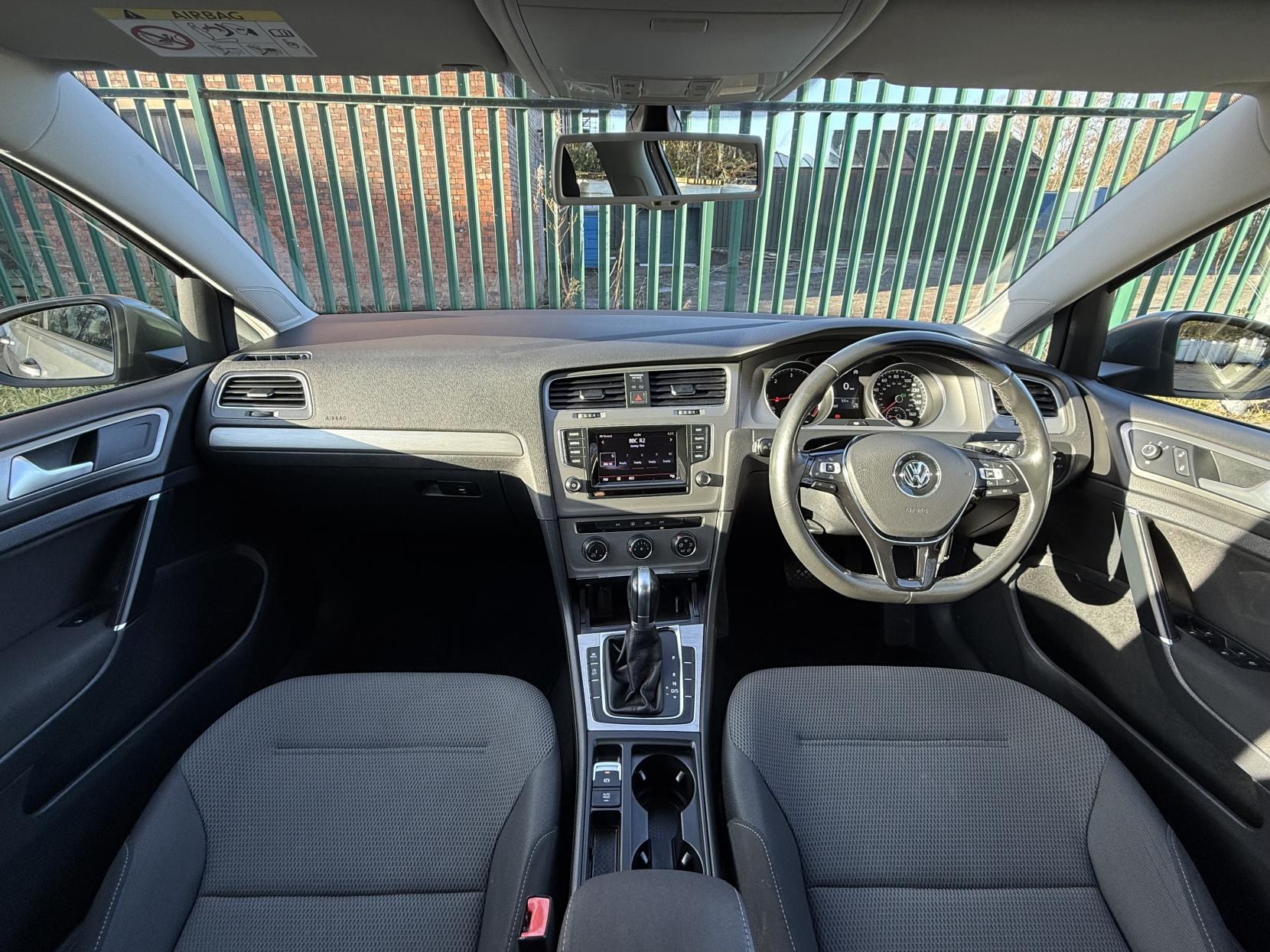 Volkswagen Golf 1.6 TDI BlueMotion Tech SE Hatchback 5dr Diesel DSG Euro 5 (s/s) (105 ps)