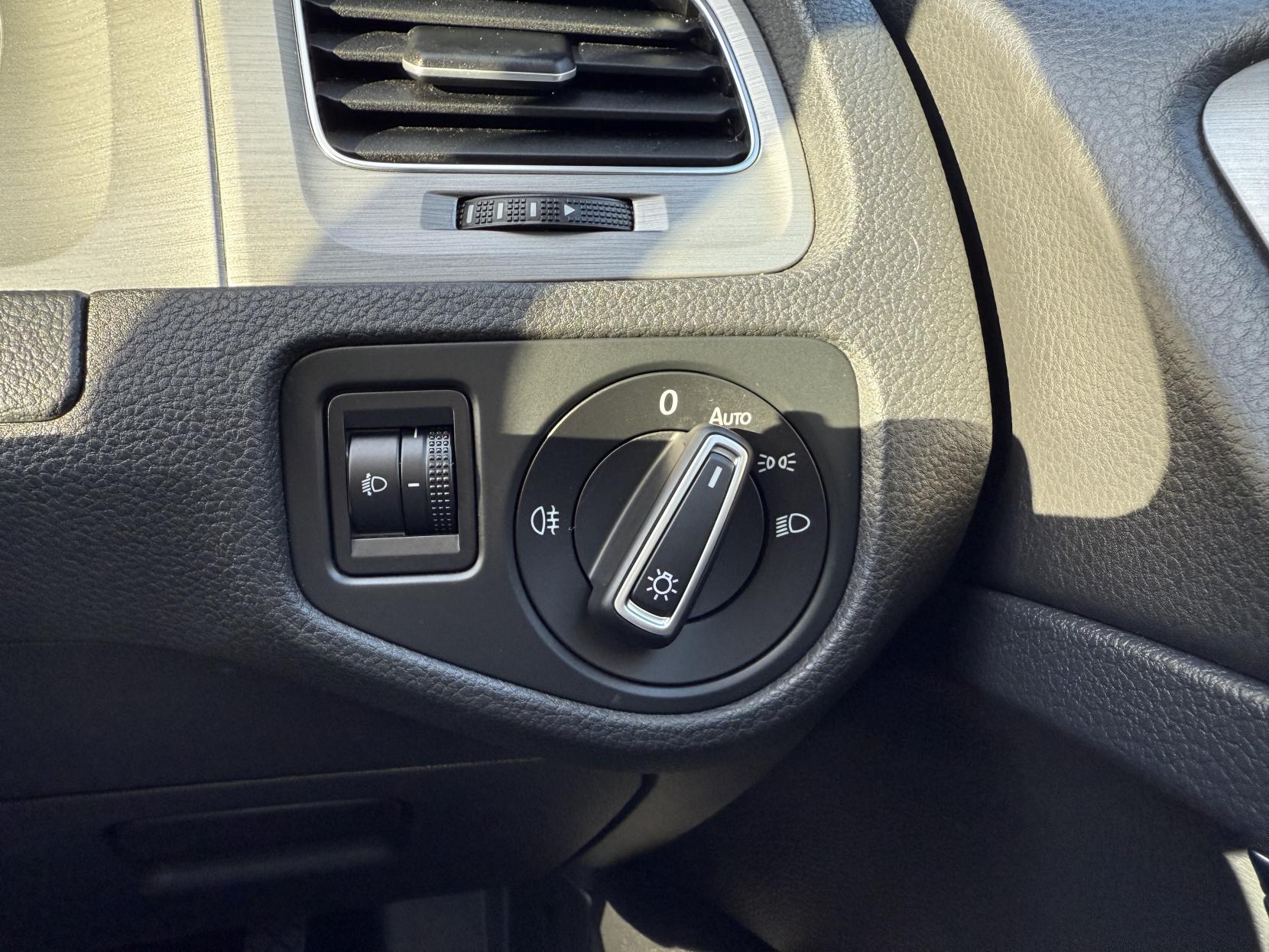 Volkswagen Golf 1.6 TDI BlueMotion Tech SE Hatchback 5dr Diesel DSG Euro 5 (s/s) (105 ps)