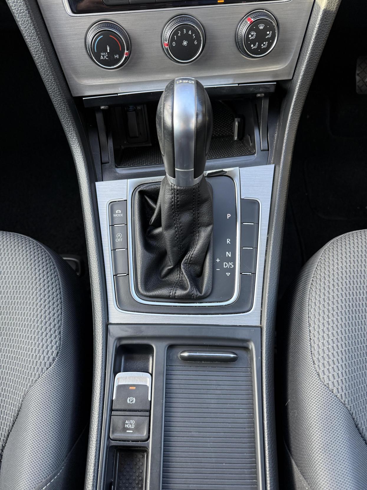 Volkswagen Golf 1.6 TDI BlueMotion Tech SE Hatchback 5dr Diesel DSG Euro 5 (s/s) (105 ps)