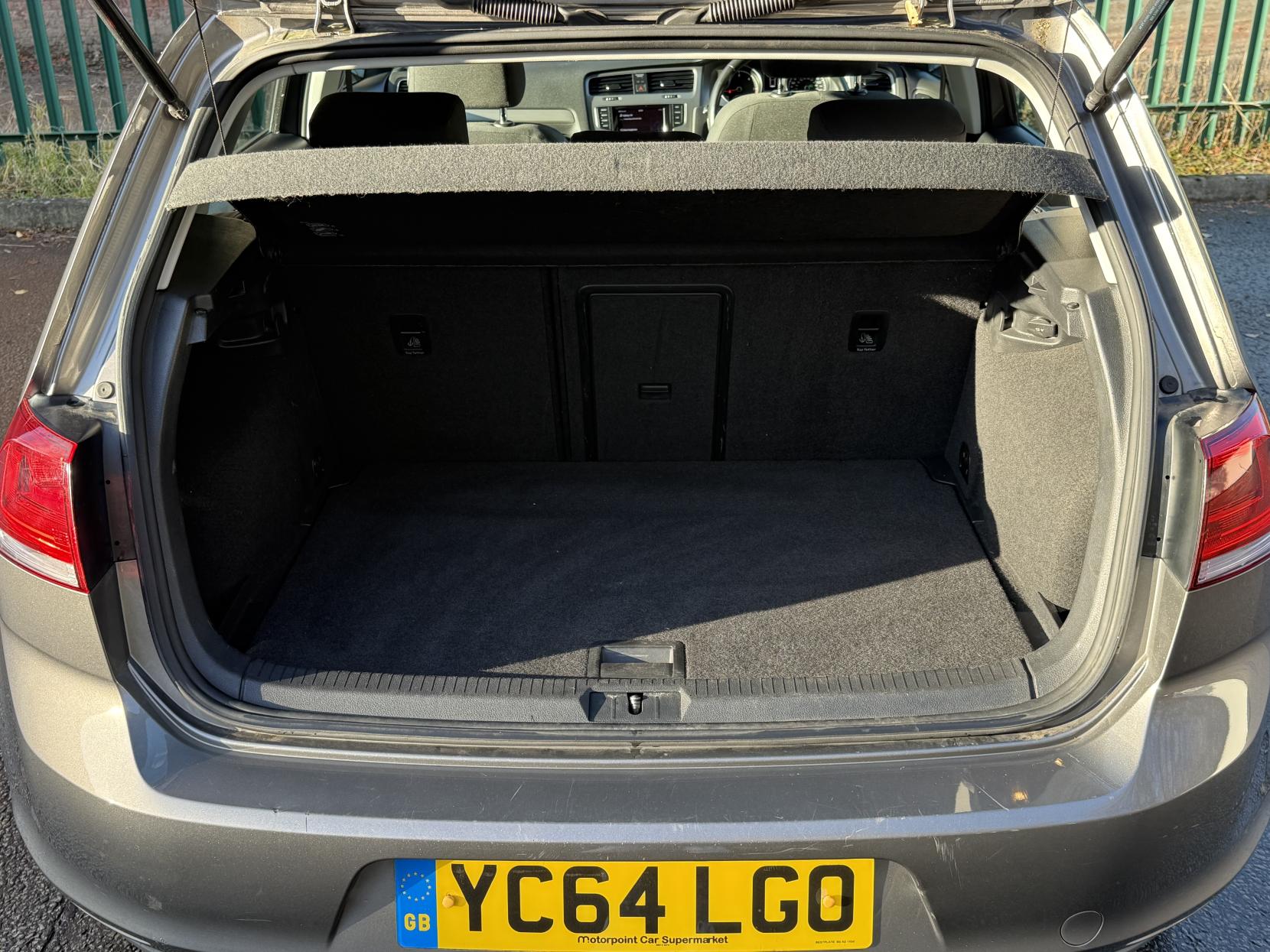 Volkswagen Golf 1.6 TDI BlueMotion Tech SE Hatchback 5dr Diesel DSG Euro 5 (s/s) (105 ps)