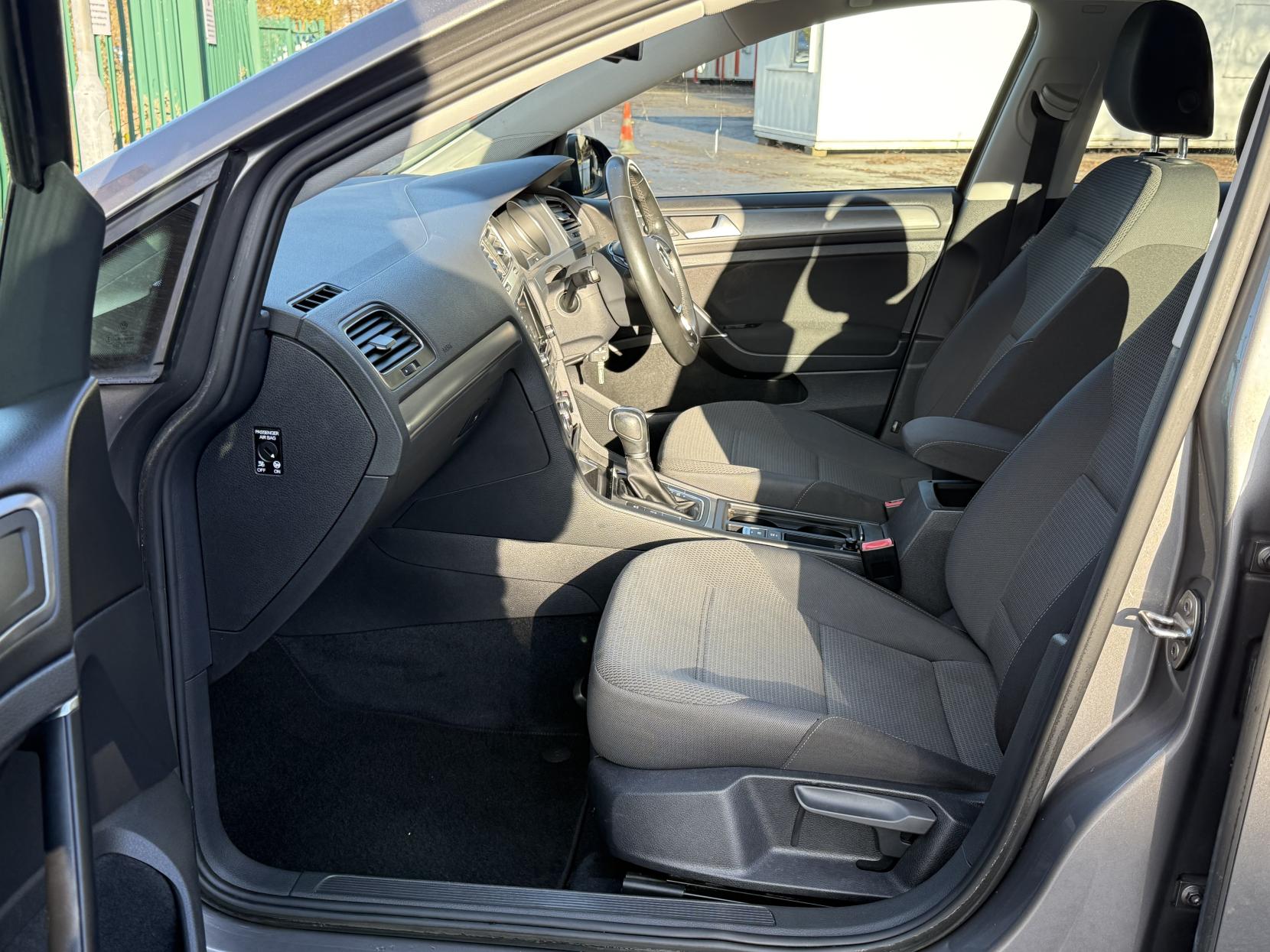 Volkswagen Golf 1.6 TDI BlueMotion Tech SE Hatchback 5dr Diesel DSG Euro 5 (s/s) (105 ps)