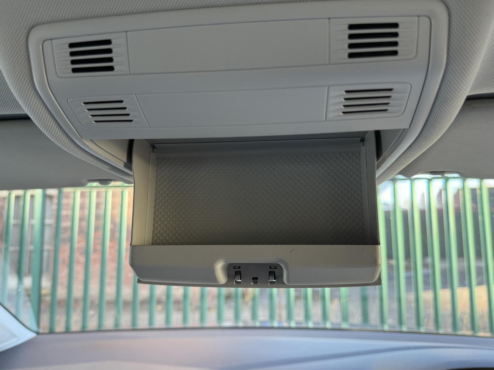 Volkswagen Golf 1.6 TDI BlueMotion Tech SE Hatchback 5dr Diesel DSG Euro 5 (s/s) (105 ps)