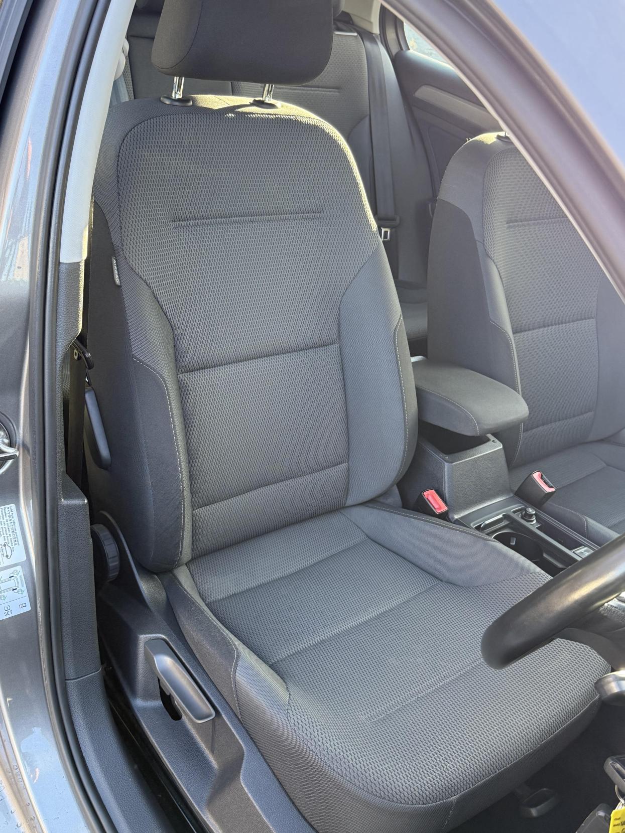 Volkswagen Golf 1.6 TDI BlueMotion Tech SE Hatchback 5dr Diesel DSG Euro 5 (s/s) (105 ps)