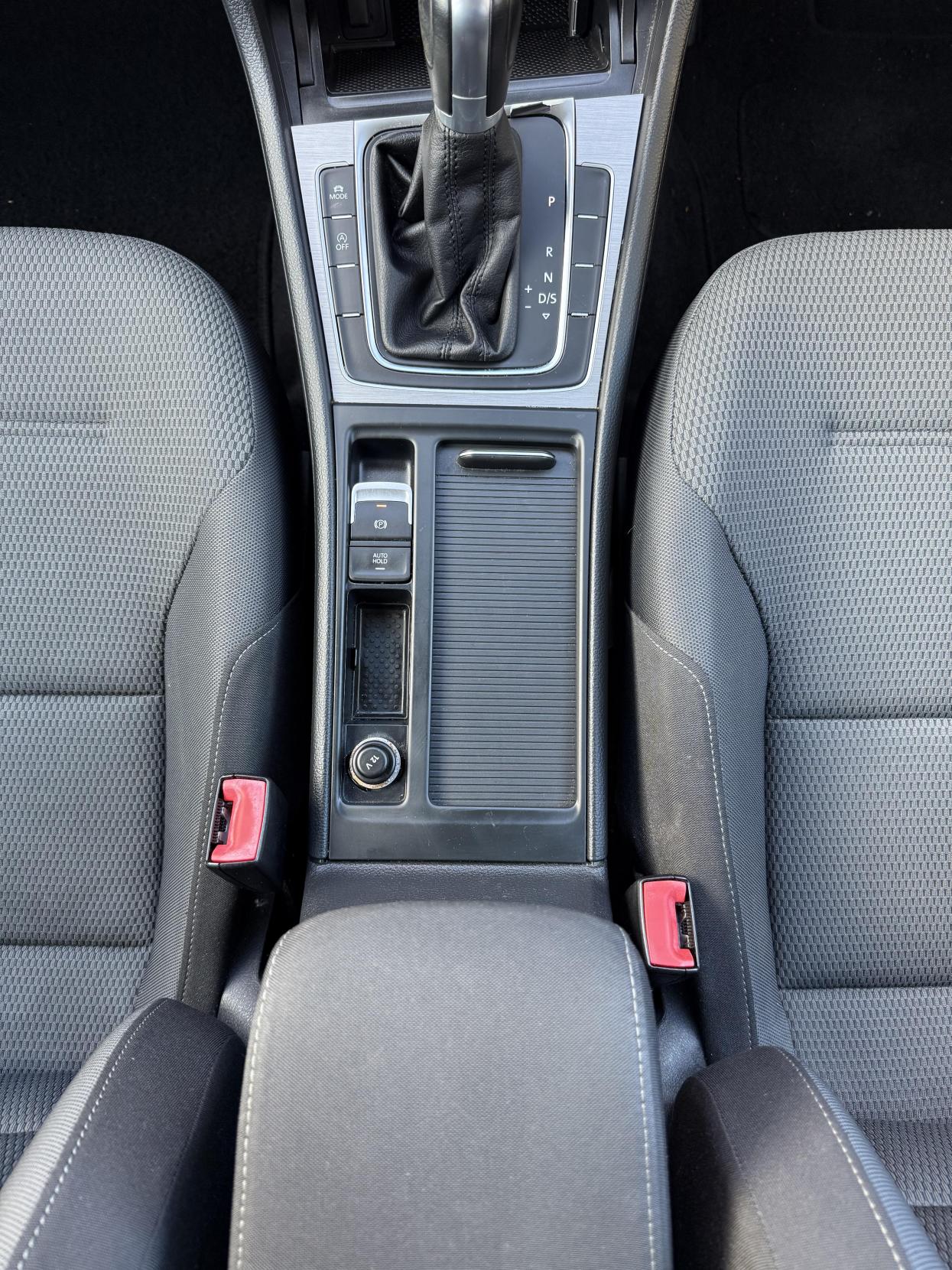 Volkswagen Golf 1.6 TDI BlueMotion Tech SE Hatchback 5dr Diesel DSG Euro 5 (s/s) (105 ps)