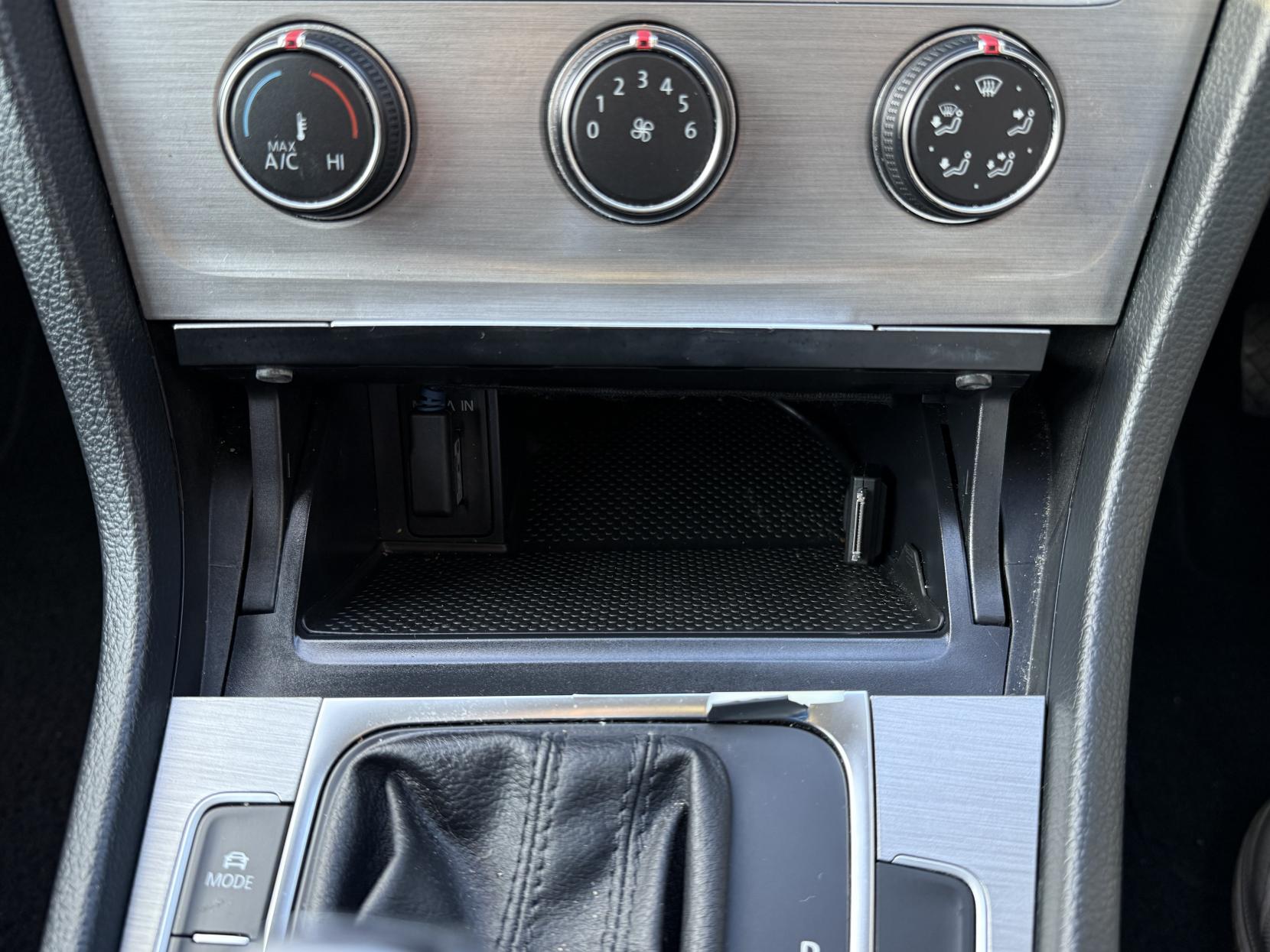 Volkswagen Golf 1.6 TDI BlueMotion Tech SE Hatchback 5dr Diesel DSG Euro 5 (s/s) (105 ps)