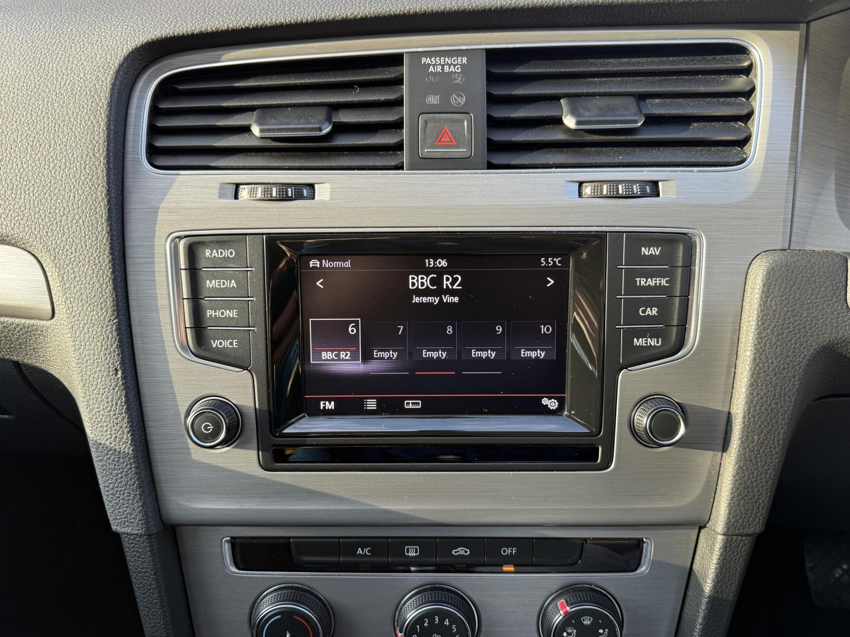 Volkswagen Golf 1.6 TDI BlueMotion Tech SE Hatchback 5dr Diesel DSG Euro 5 (s/s) (105 ps)