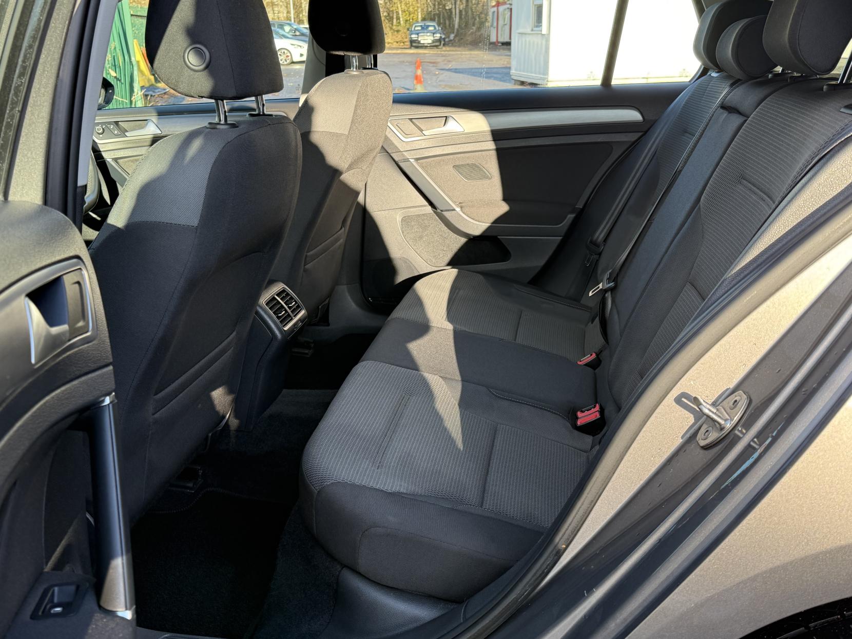 Volkswagen Golf 1.6 TDI BlueMotion Tech SE Hatchback 5dr Diesel DSG Euro 5 (s/s) (105 ps)