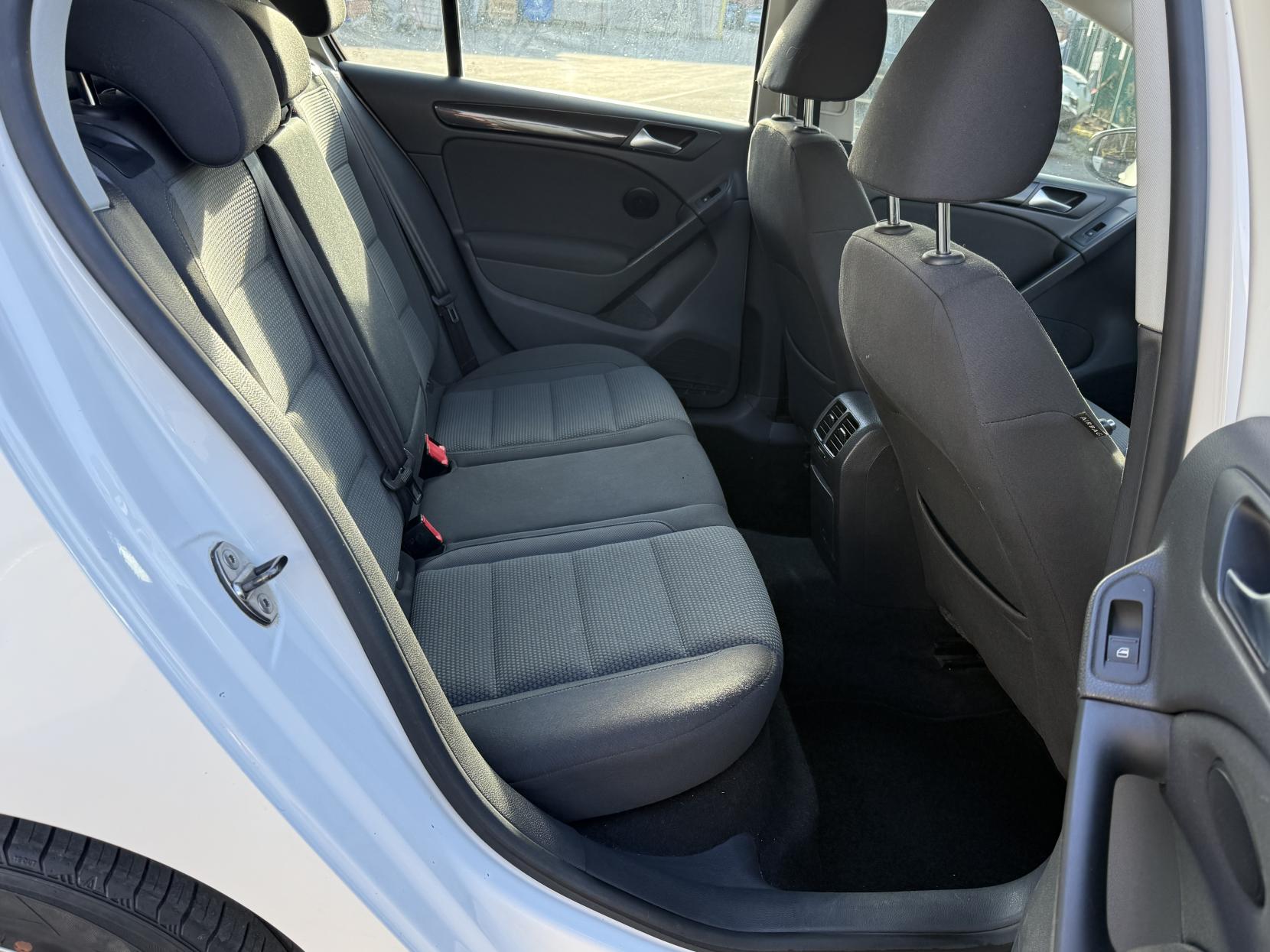 Volkswagen Golf 1.6 TDI Match Hatchback 5dr Diesel DSG Euro 5 (105 ps)