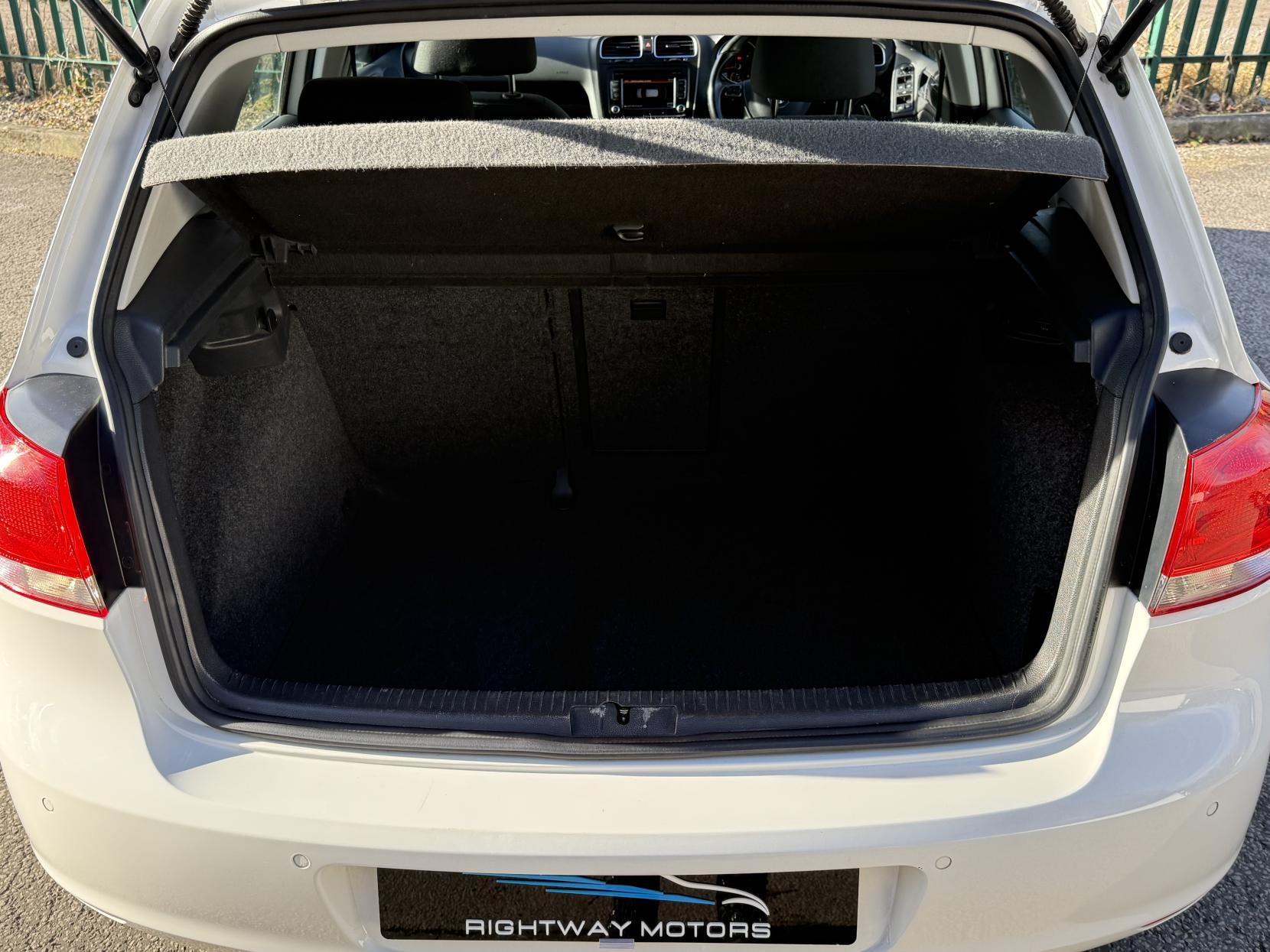 Volkswagen Golf 1.6 TDI Match Hatchback 5dr Diesel DSG Euro 5 (105 ps)