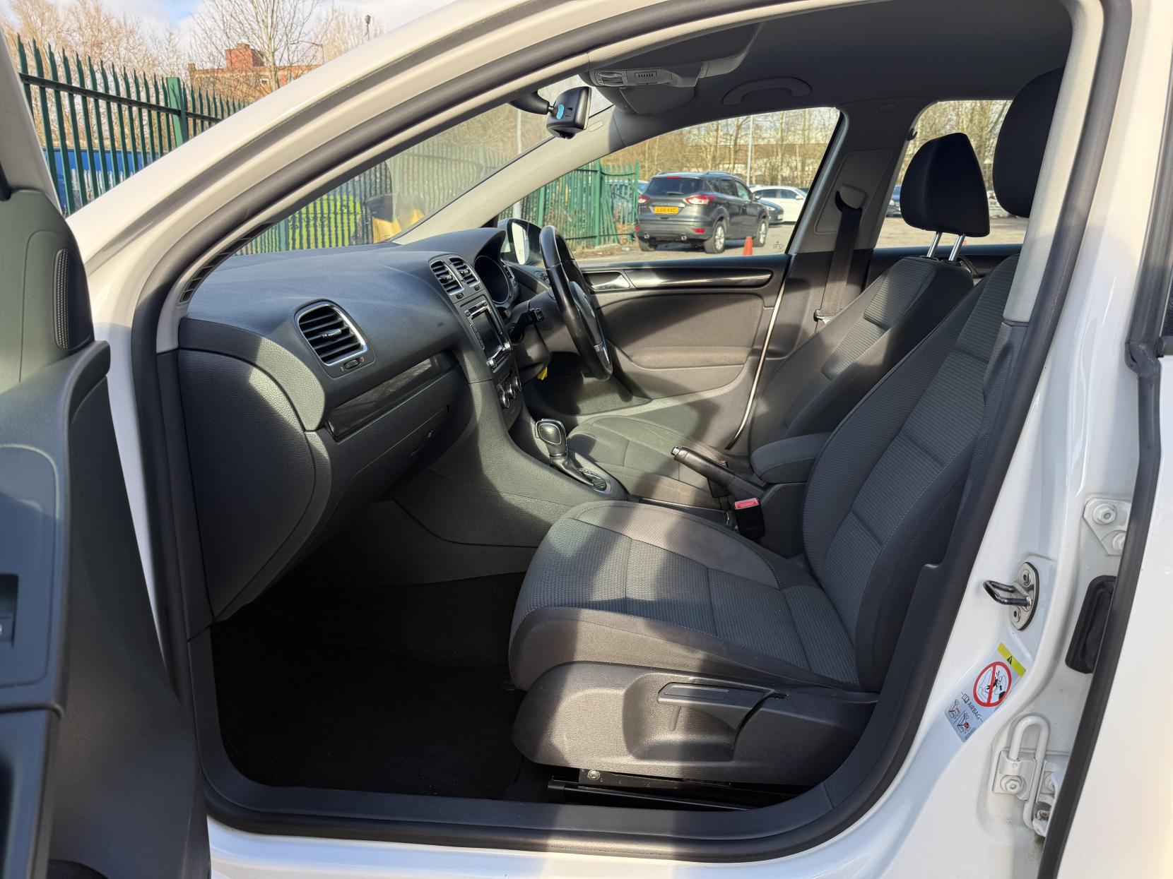 Volkswagen Golf 1.6 TDI Match Hatchback 5dr Diesel DSG Euro 5 (105 ps)