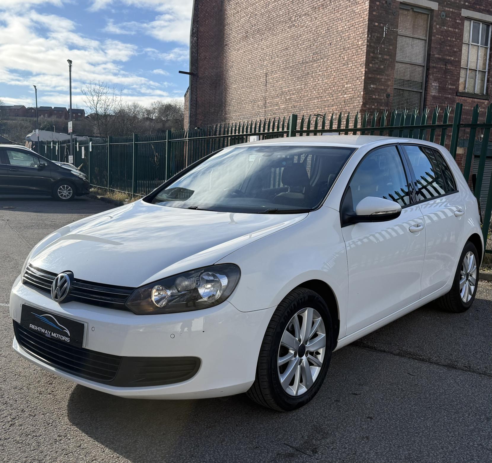 Volkswagen Golf 1.6 TDI Match Hatchback 5dr Diesel DSG Euro 5 (105 ps)