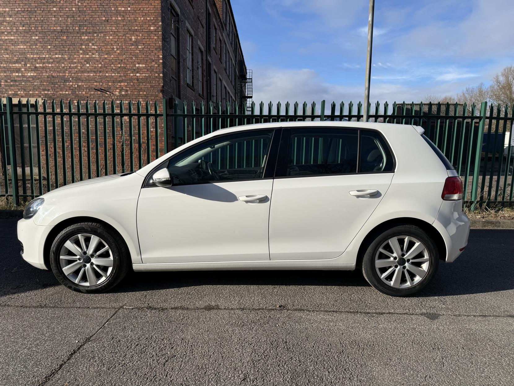 Volkswagen Golf 1.6 TDI Match Hatchback 5dr Diesel DSG Euro 5 (105 ps)