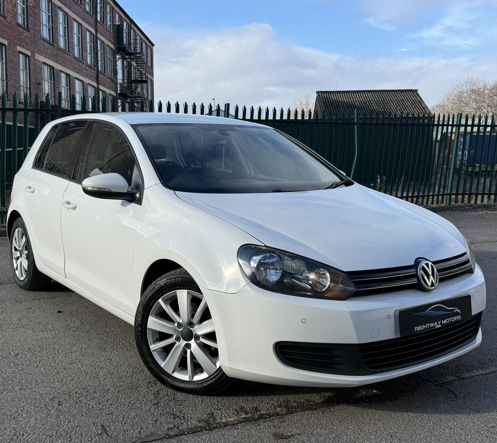 Volkswagen Golf 1.6 TDI Match Hatchback 5dr Diesel DSG Euro 5 (105 ps)