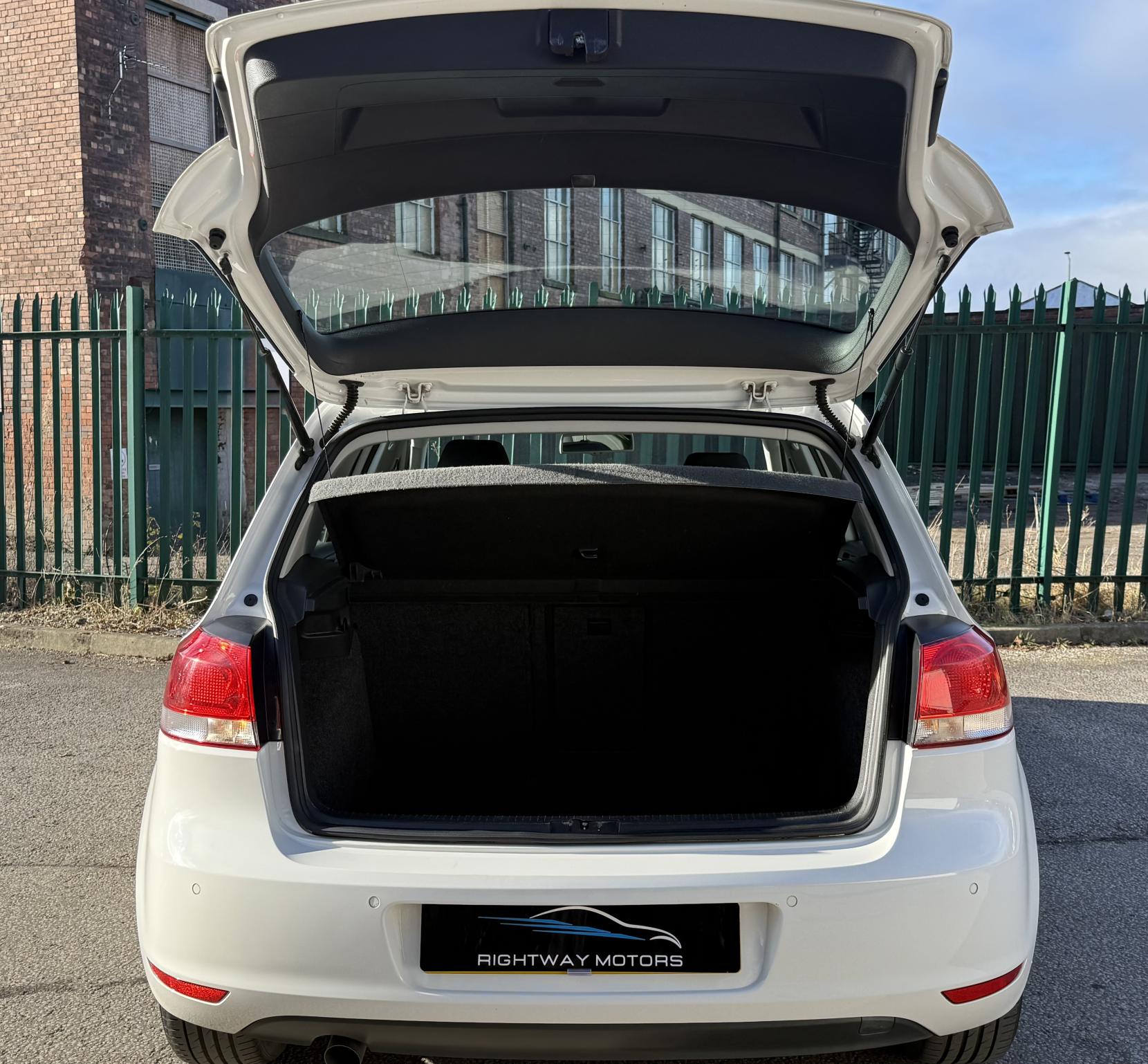 Volkswagen Golf 1.6 TDI Match Hatchback 5dr Diesel DSG Euro 5 (105 ps)