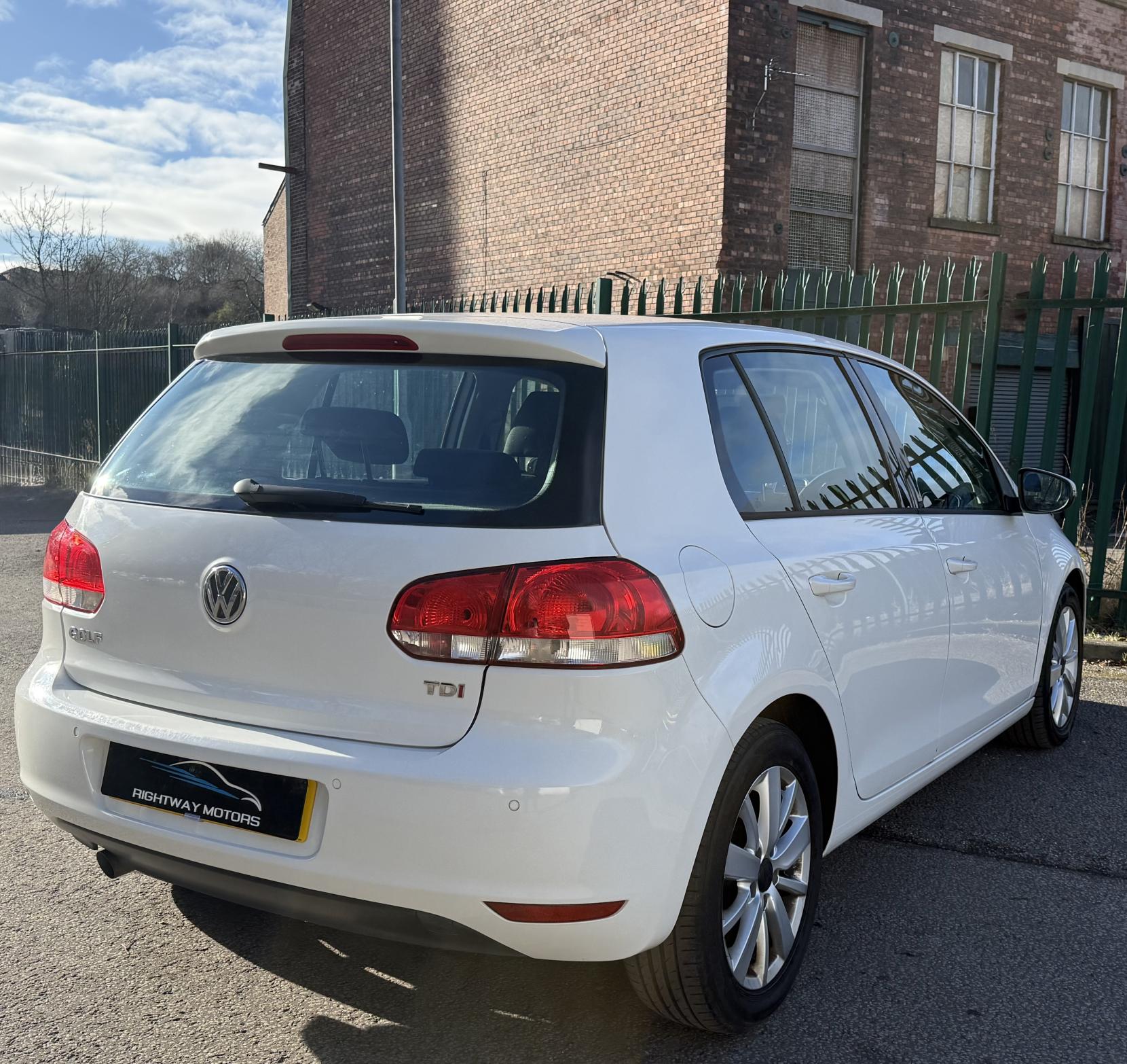 Volkswagen Golf 1.6 TDI Match Hatchback 5dr Diesel DSG Euro 5 (105 ps)