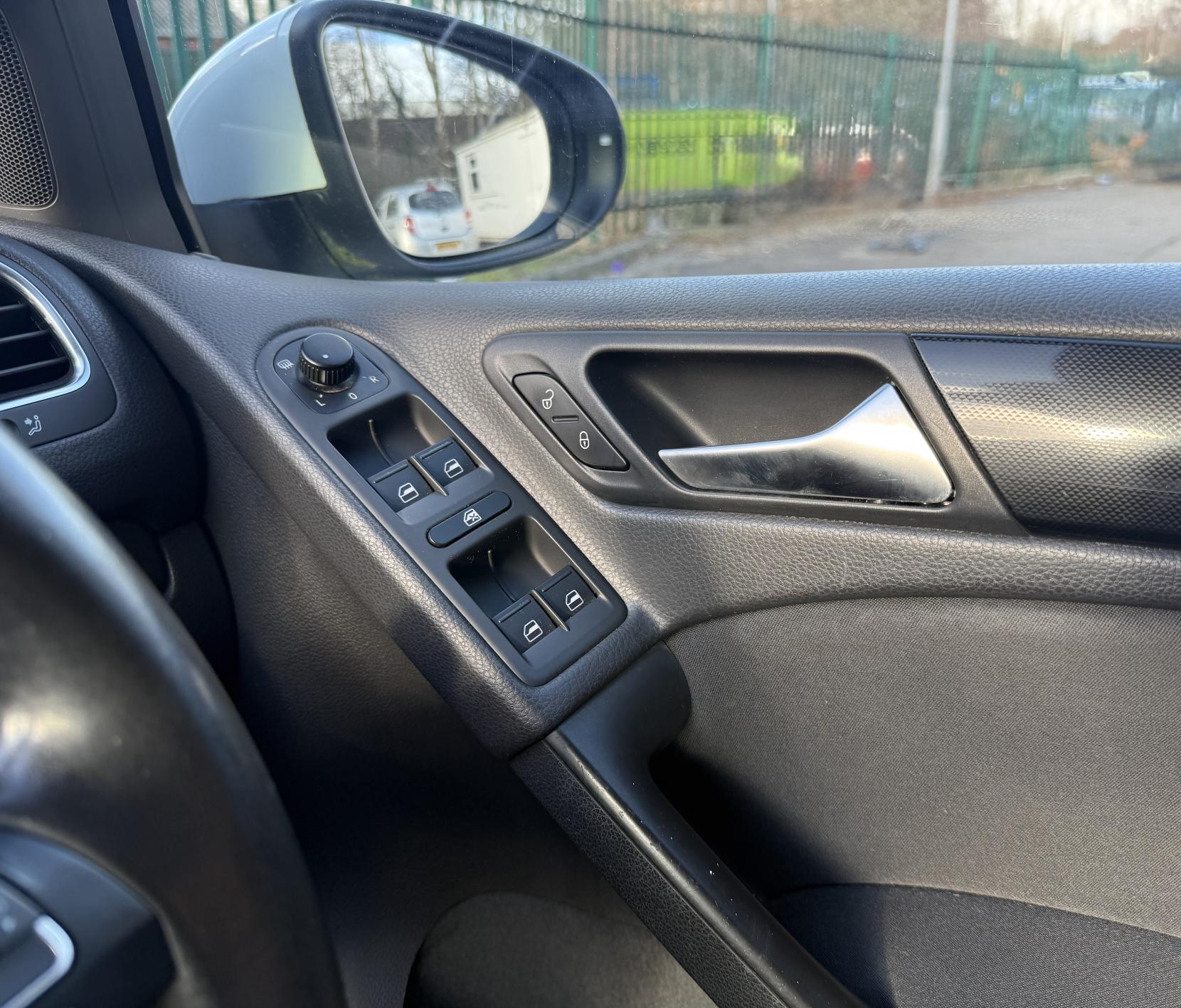 Volkswagen Golf 1.6 TDI Match Hatchback 5dr Diesel DSG Euro 5 (105 ps)