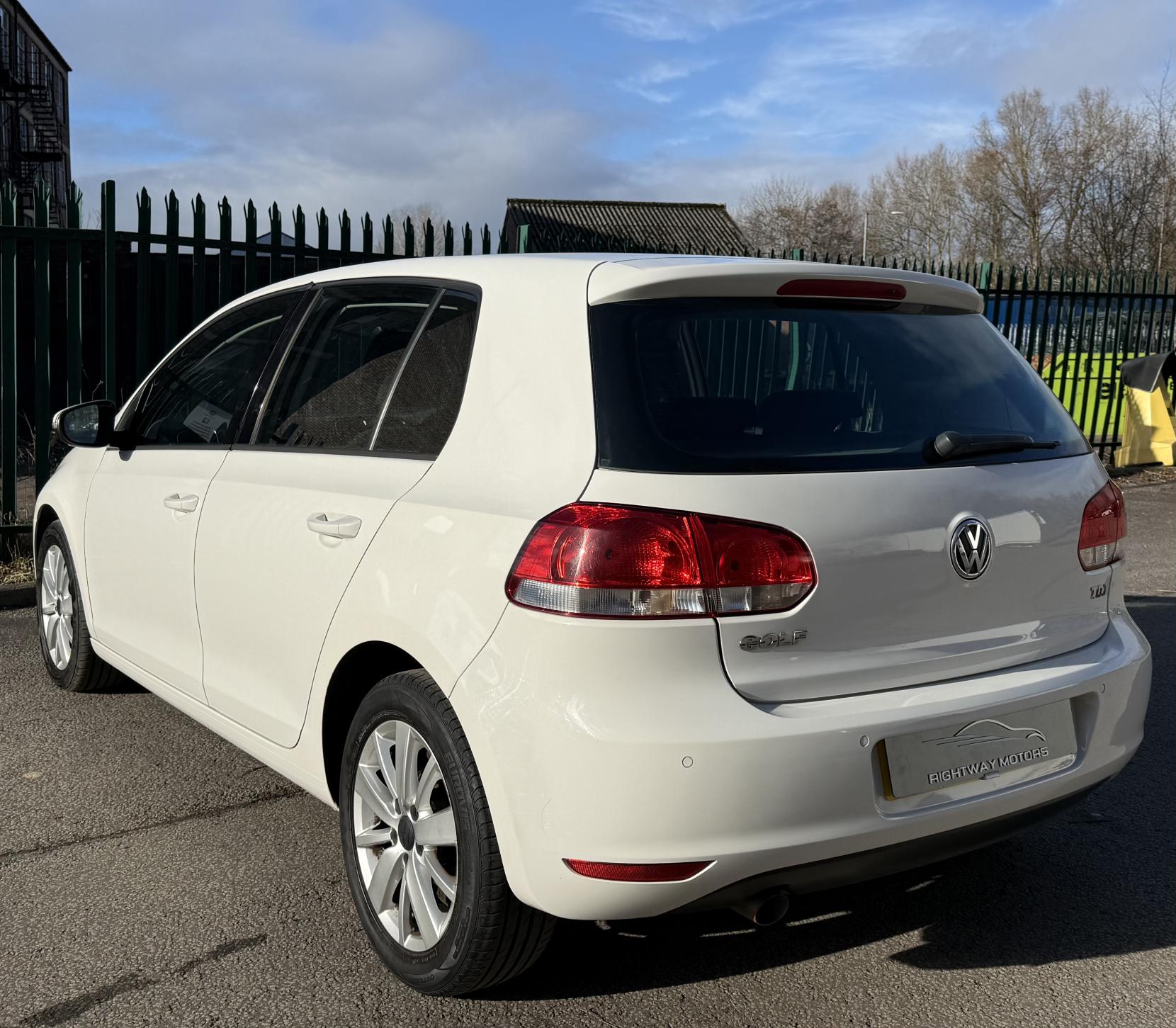 Volkswagen Golf 1.6 TDI Match Hatchback 5dr Diesel DSG Euro 5 (105 ps)