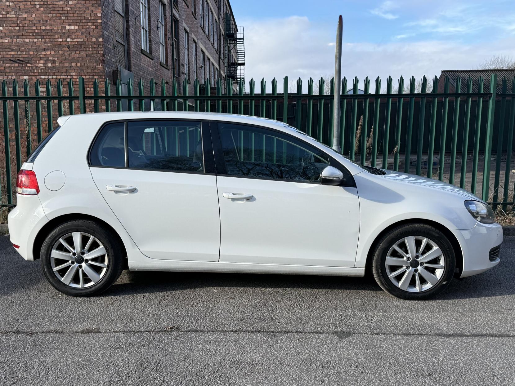 Volkswagen Golf 1.6 TDI Match Hatchback 5dr Diesel DSG Euro 5 (105 ps)