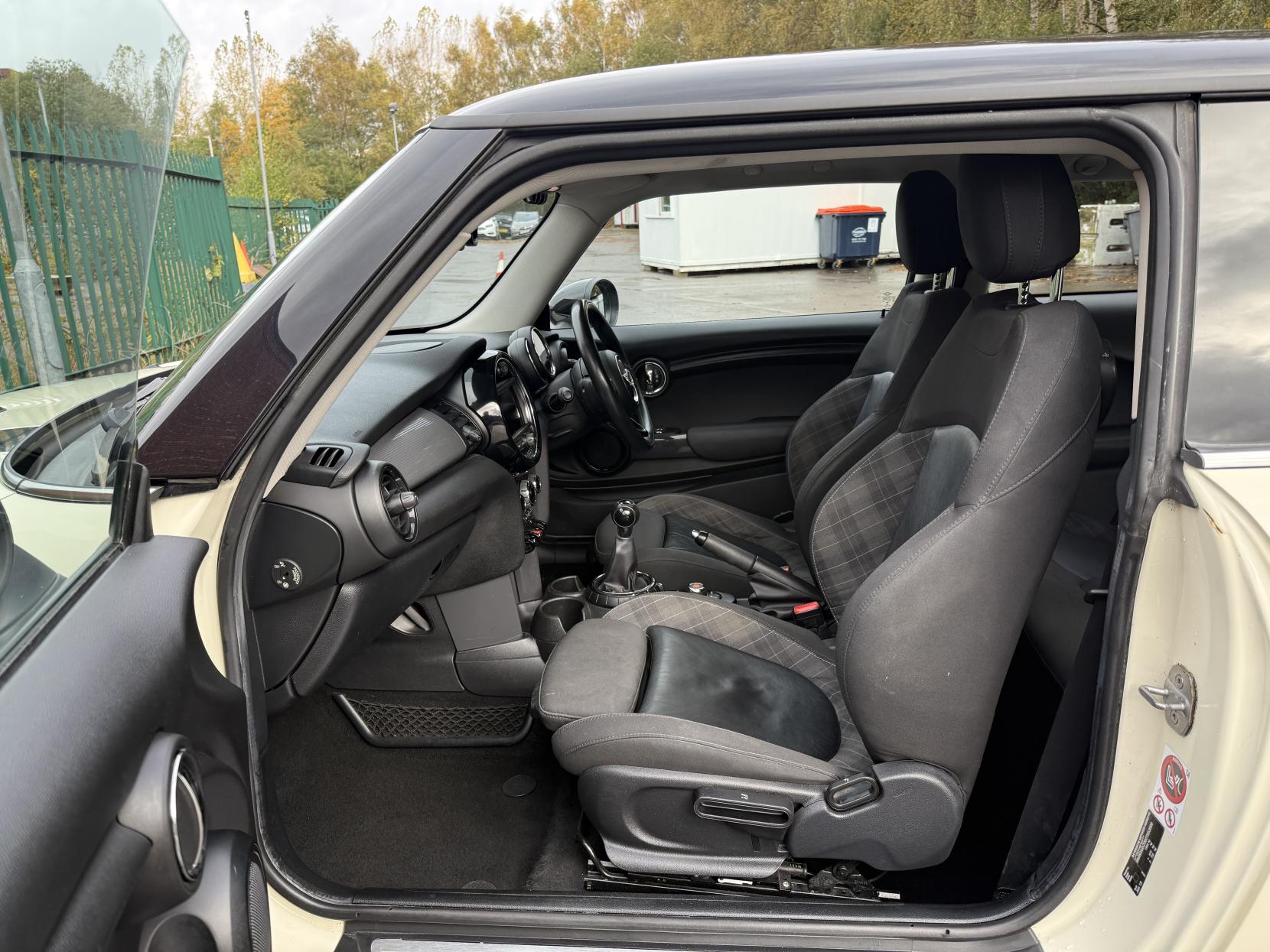 MINI Hatch 1.5 Cooper Hatchback 3dr Petrol Manual Euro 6 (s/s) (136 ps)