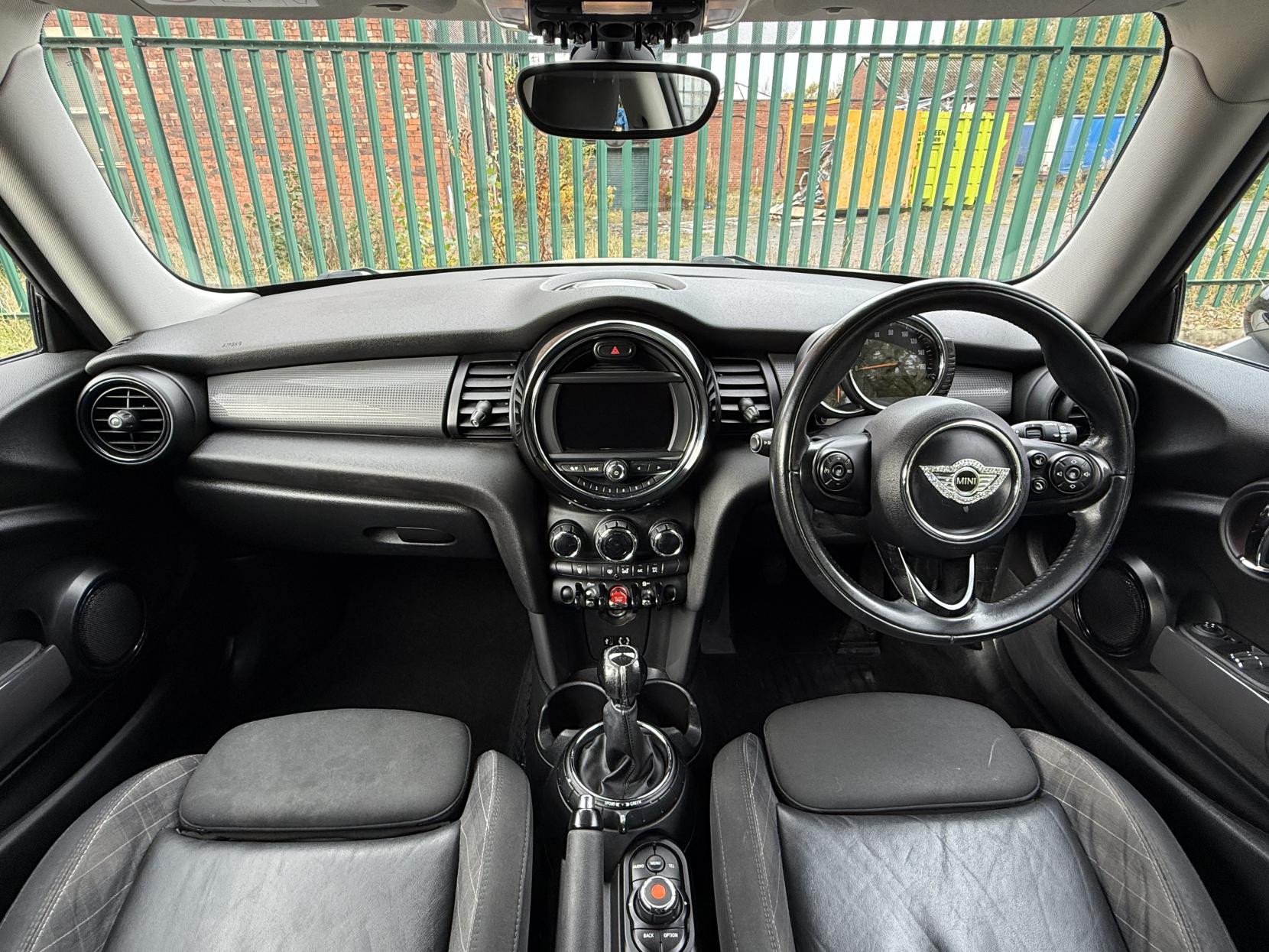 MINI Hatch 1.5 Cooper Hatchback 3dr Petrol Manual Euro 6 (s/s) (136 ps)
