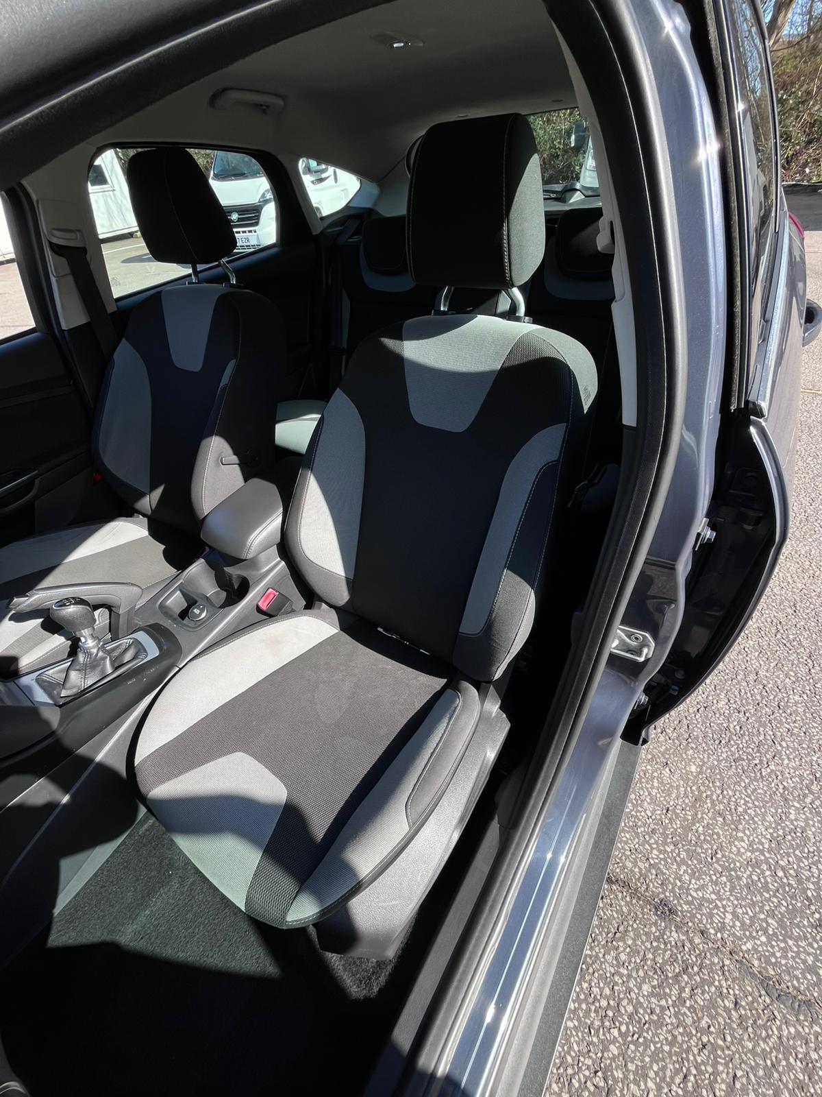 Ford Focus 1.6 TDCi Zetec Hatchback 5dr Diesel Manual Euro 5 (s/s) (115 ps)