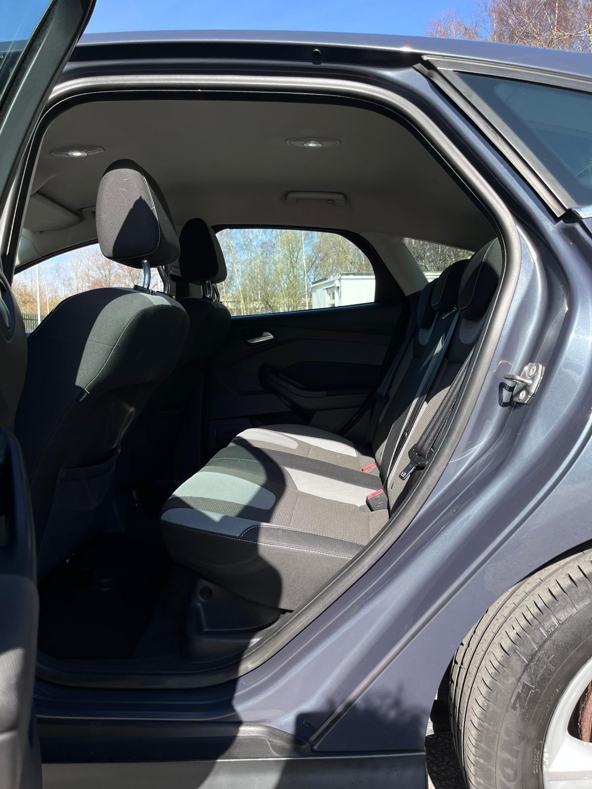 Ford Focus 1.6 TDCi Zetec Hatchback 5dr Diesel Manual Euro 5 (s/s) (115 ps)