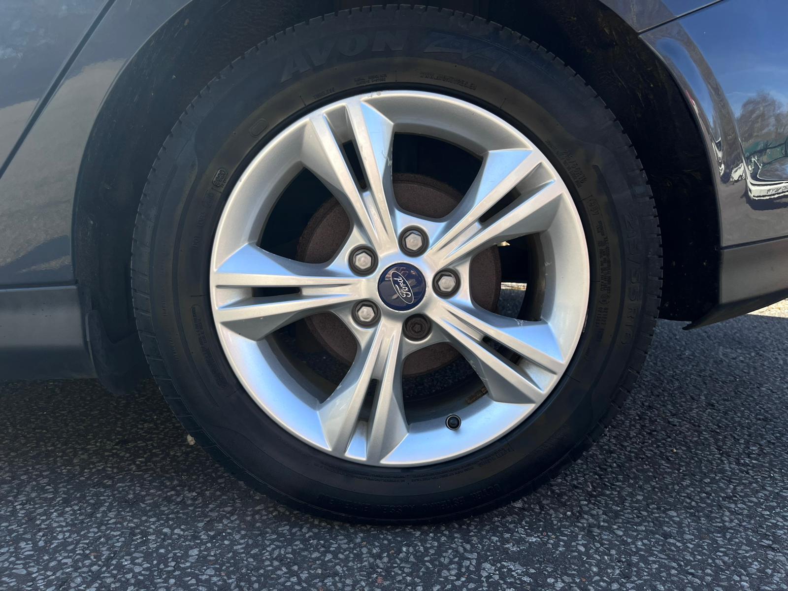 Ford Focus 1.6 TDCi Zetec Hatchback 5dr Diesel Manual Euro 5 (s/s) (115 ps)