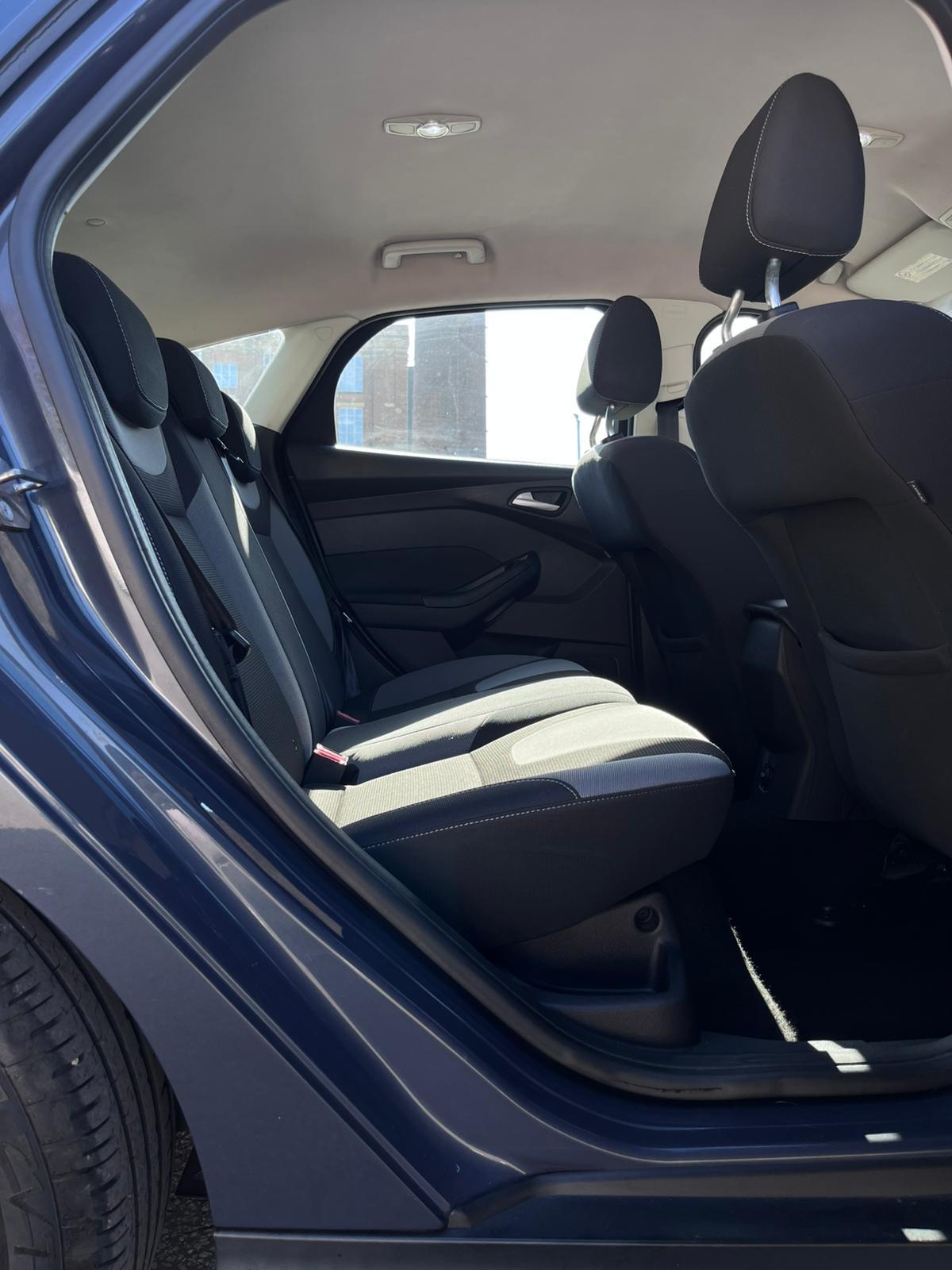 Ford Focus 1.6 TDCi Zetec Hatchback 5dr Diesel Manual Euro 5 (s/s) (115 ps)